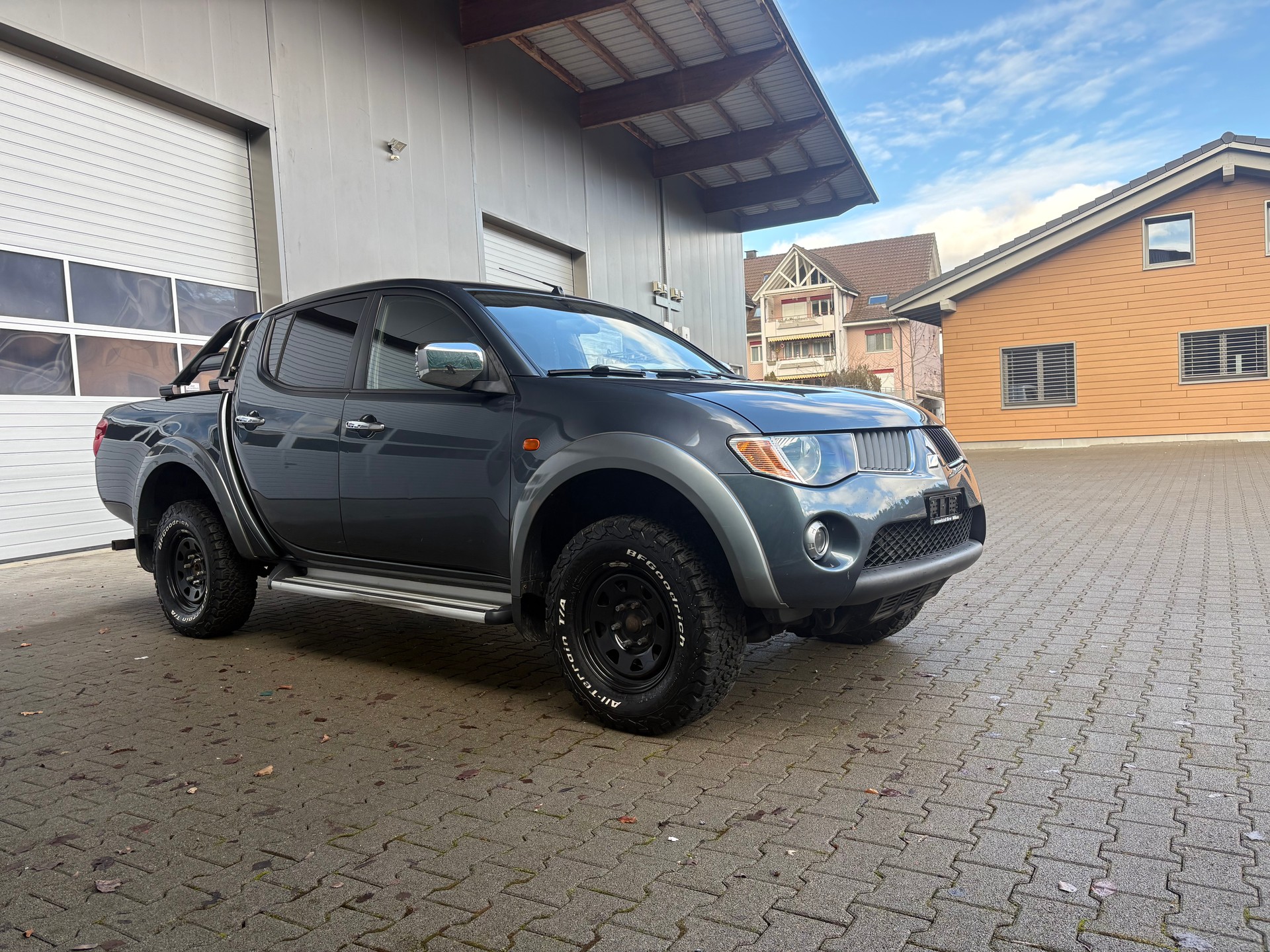 MITSUBISHI L 200 2.5 DID Invite Double Cab-image-1