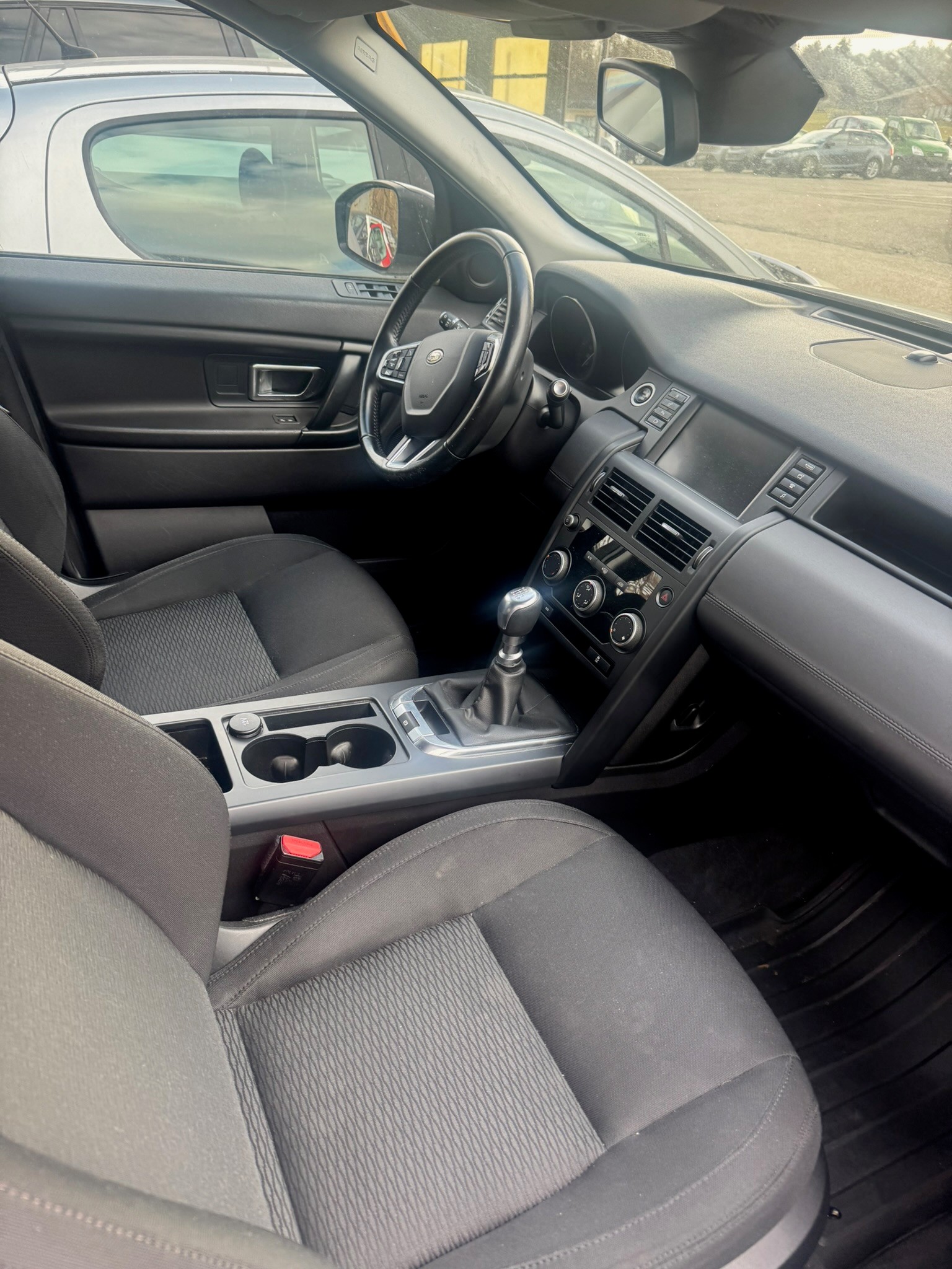 LAND ROVER Discovery Sport 2.0 eD4 S FWD-image-4
