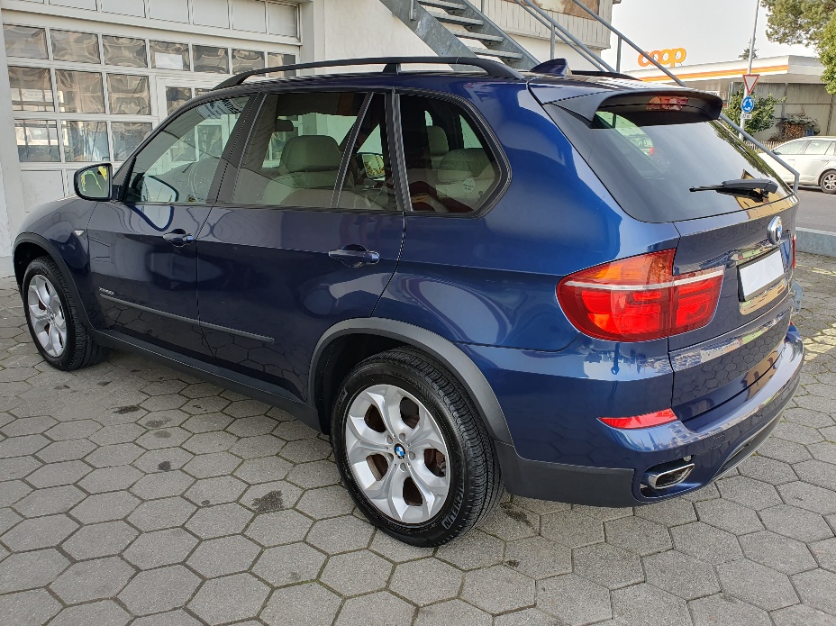 BMW X5 xDrive 50i Steptronic-showroom-element-3
