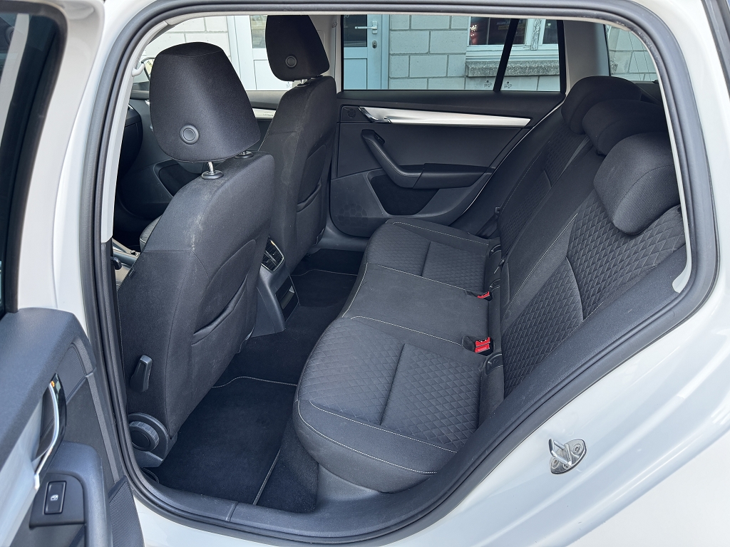 SKODA Octavia Combi 2.0 TDI 184 Swiss Ed. 4x4 DSG-image-10