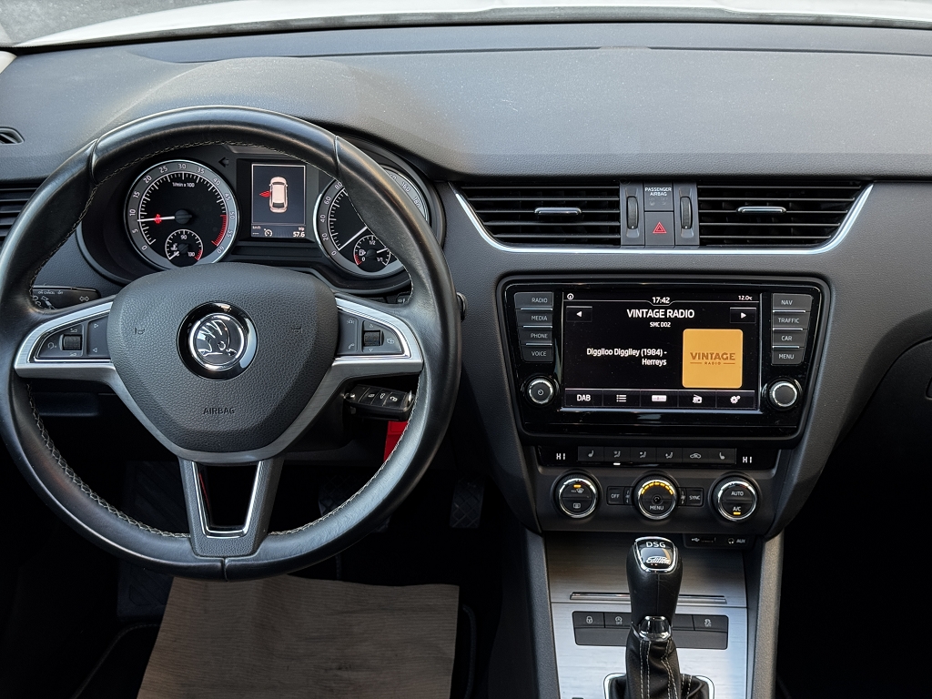 SKODA Octavia Combi 2.0 TDI 184 Swiss Ed. 4x4 DSG-image-9