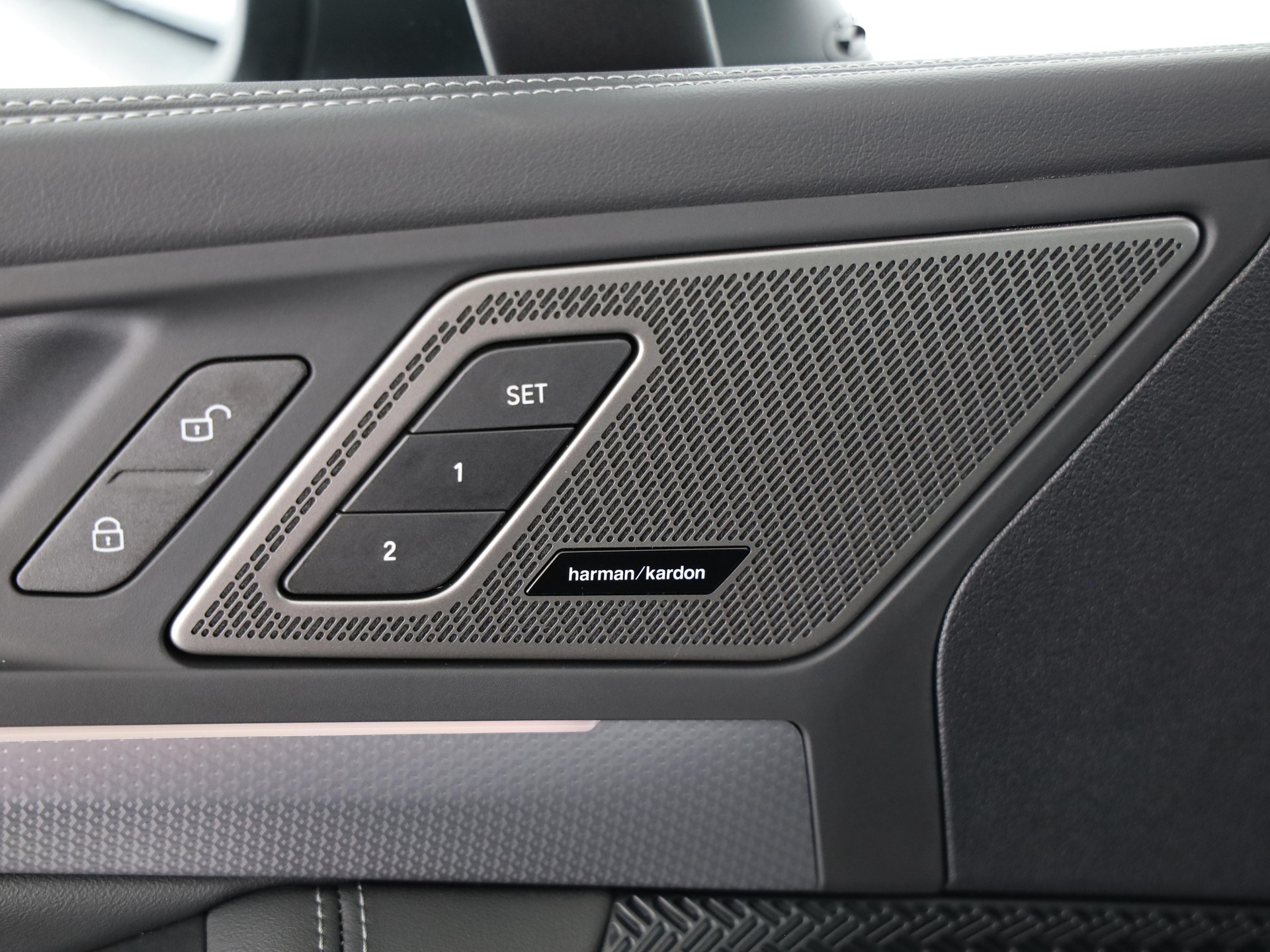 BMW 230e xDrive paddles Active Tourer-image-12