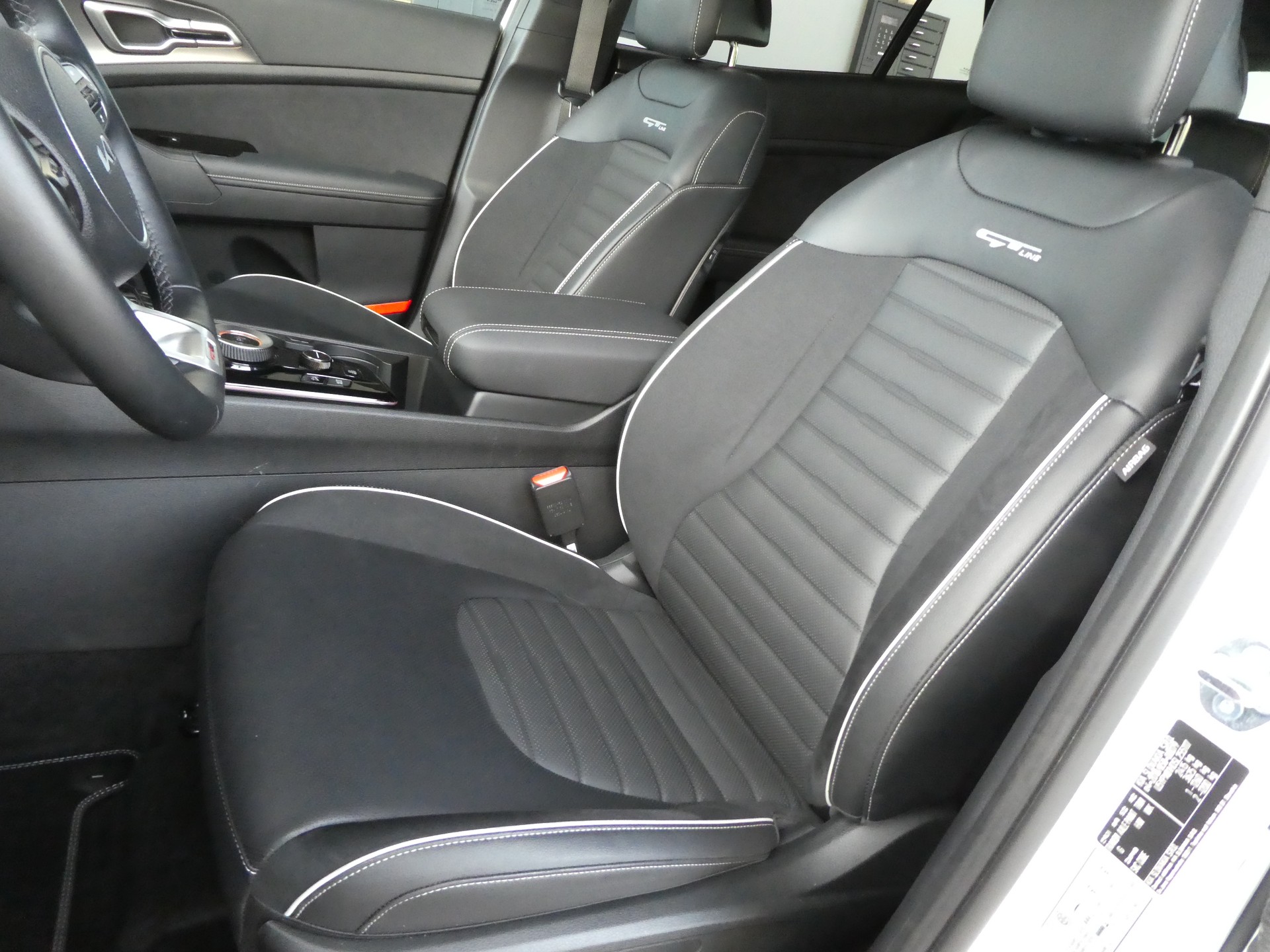 KIA Sportage 1.6T-GDi PHEV GT-Line 4x4 A-image-2