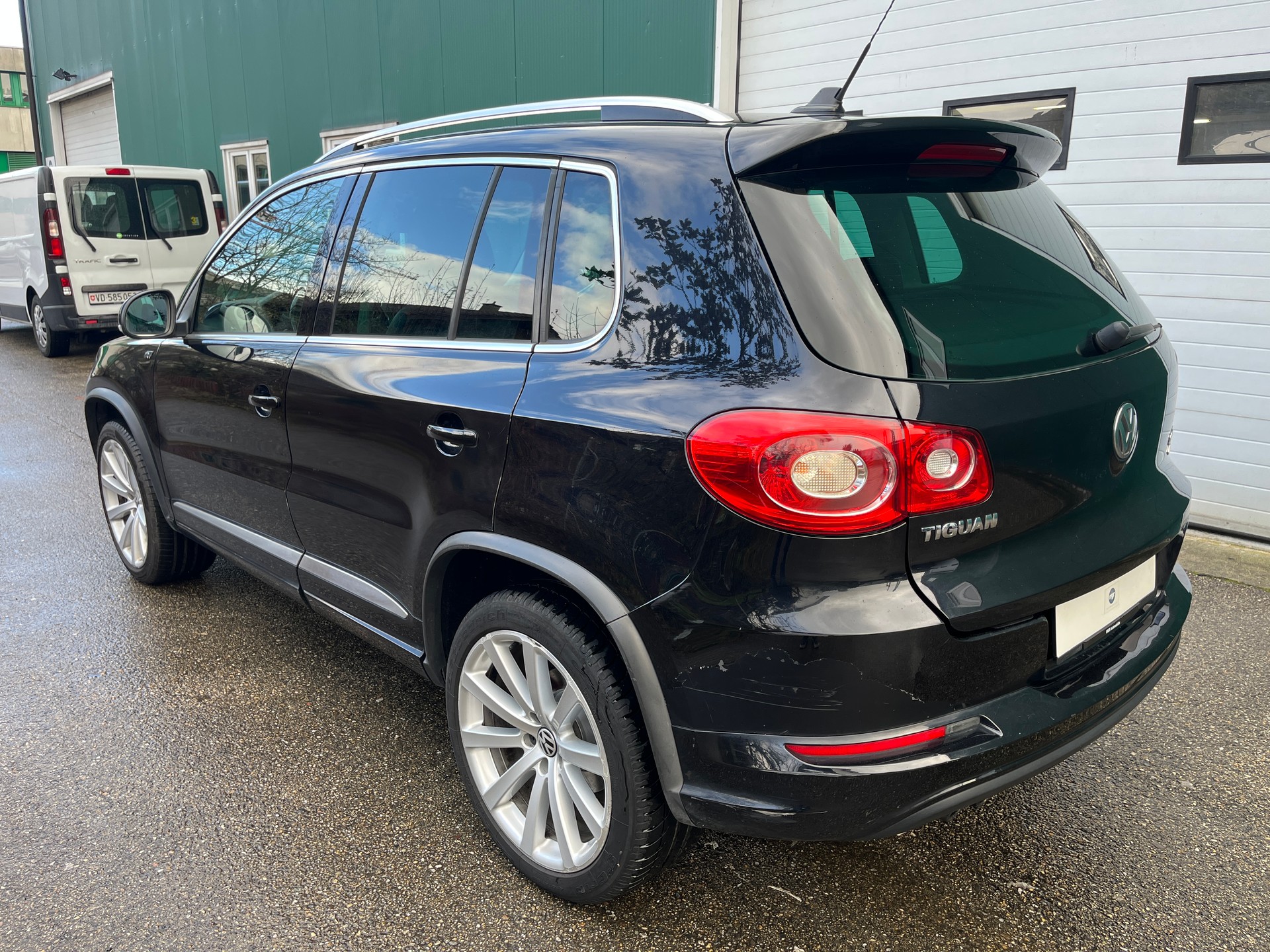 VW Tiguan 2.0 TSI R-Line-image-5