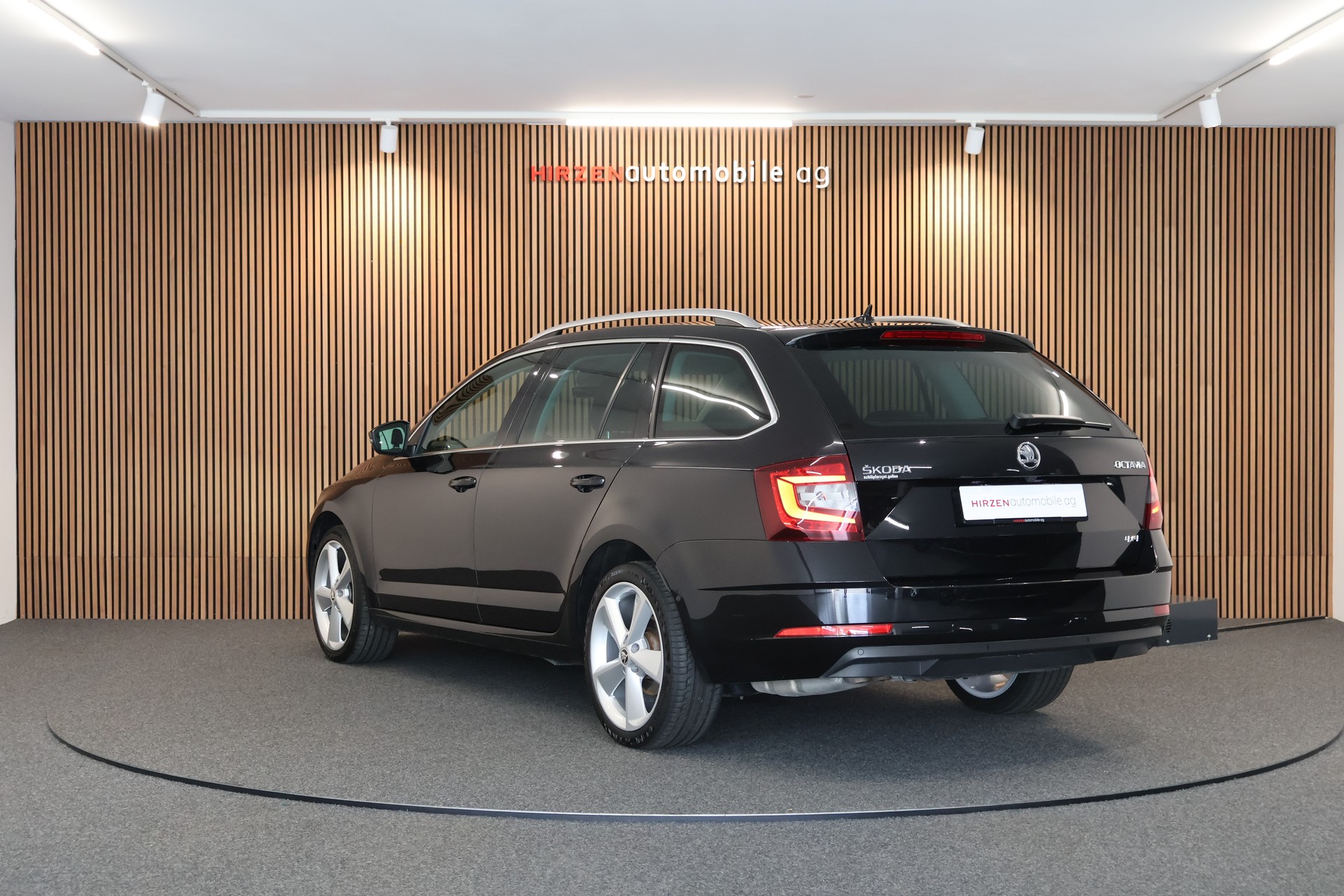 SKODA Octavia Combi 2.0 TDI Style 4x4 DSG-showroom-element-2