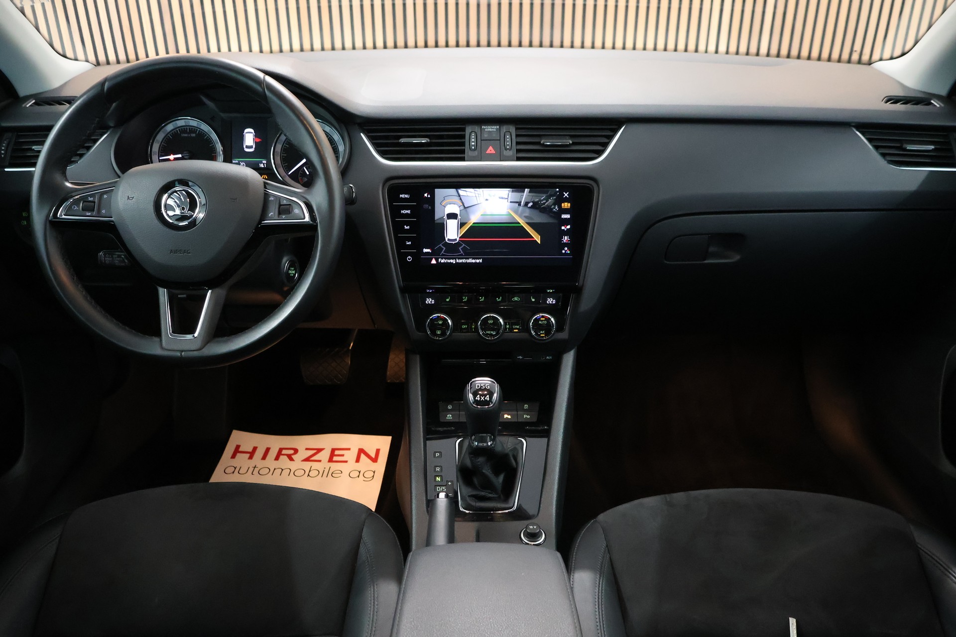 SKODA Octavia Combi 2.0 TDI Style 4x4 DSG-image-16