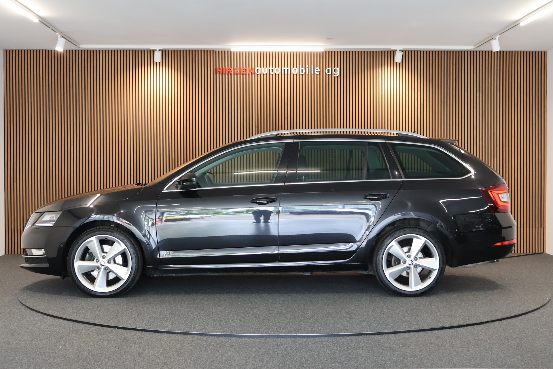 SKODA Octavia Combi 2.0 TDI Style 4x4 DSG-showroom-element-1
