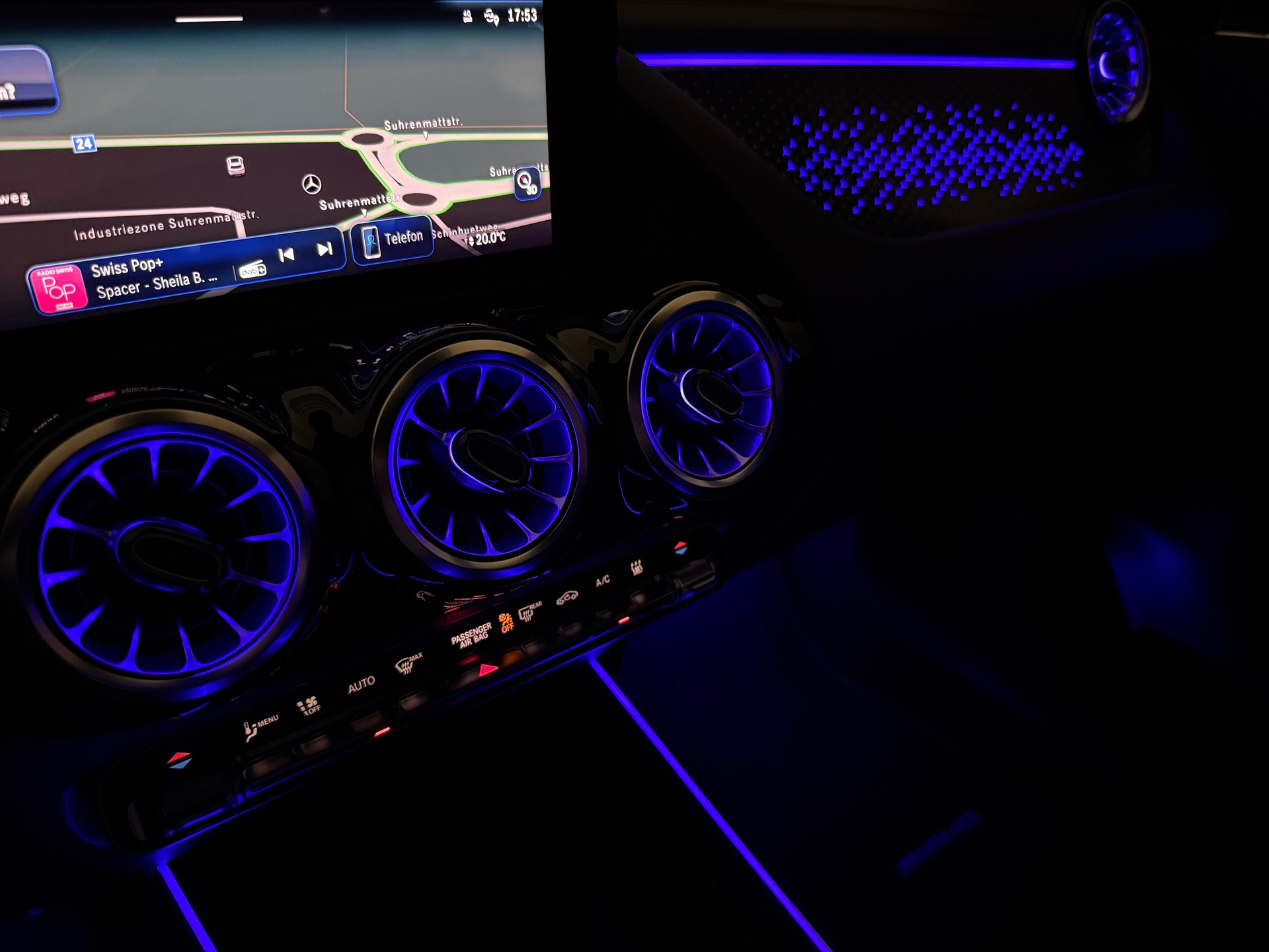 MERCEDES-BENZ EQA 350 AMG Line 4Matic Swiss Star-image-15