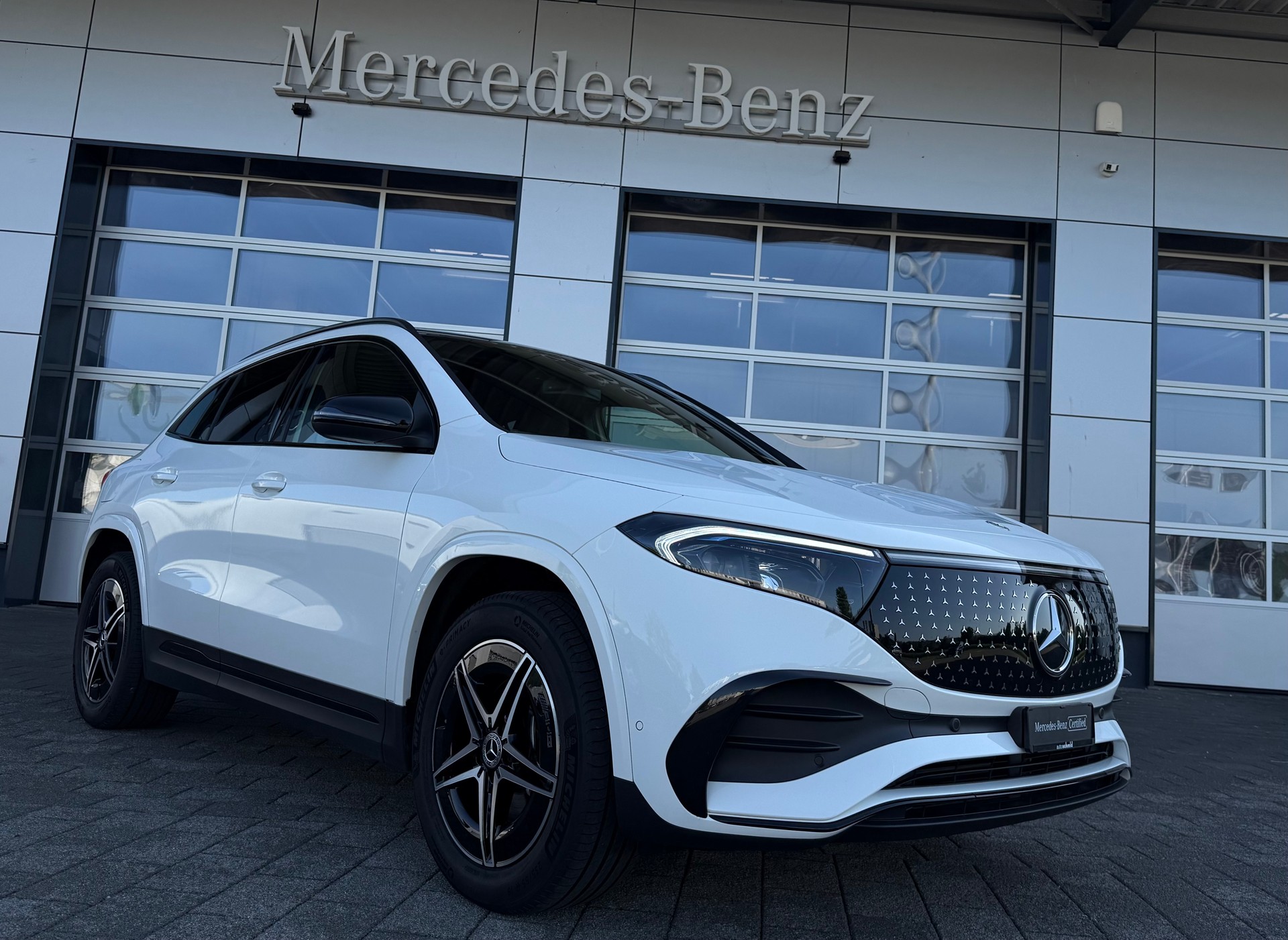 MERCEDES-BENZ EQA 350 AMG Line 4Matic Swiss Star