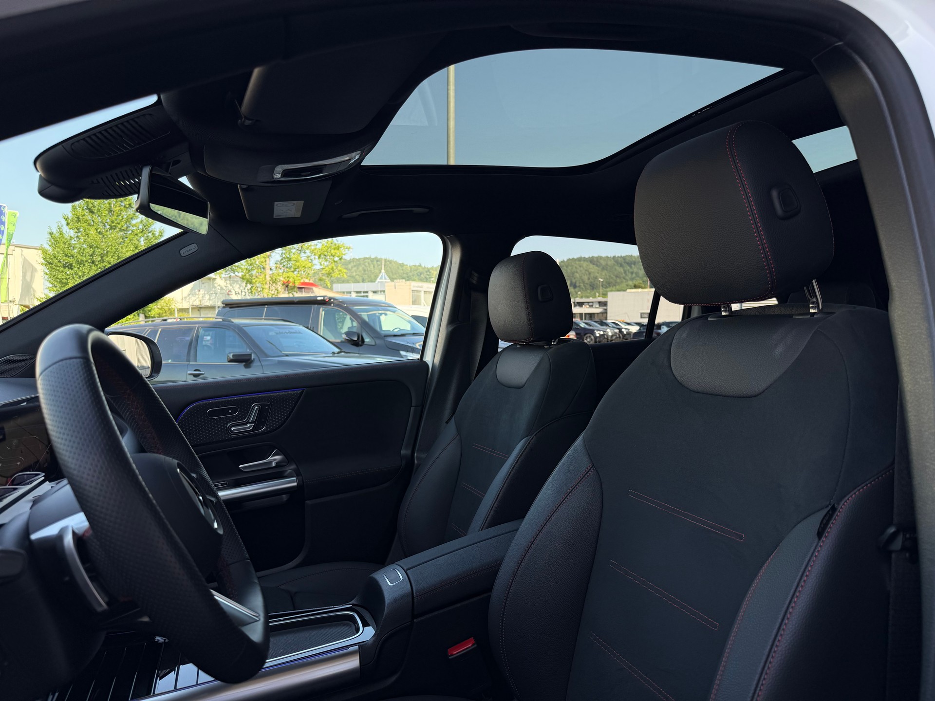MERCEDES-BENZ EQA 350 AMG Line 4Matic Swiss Star-image-4