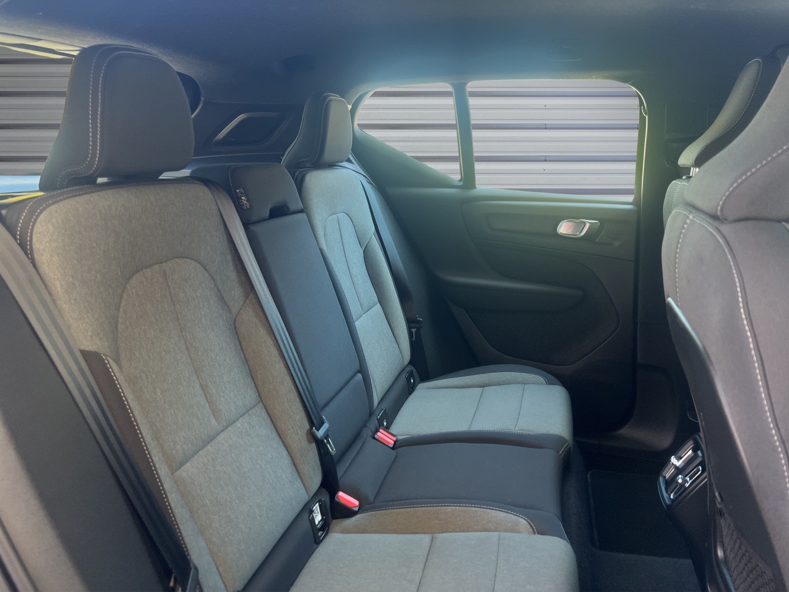 VOLVO XC40 B4 Benzin Mild Hybrid AWD Plus Dark DCT-image-12