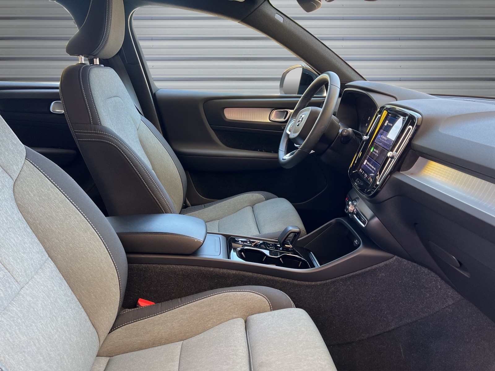 VOLVO XC40 B4 Benzin Mild Hybrid AWD Plus Dark DCT-image-8
