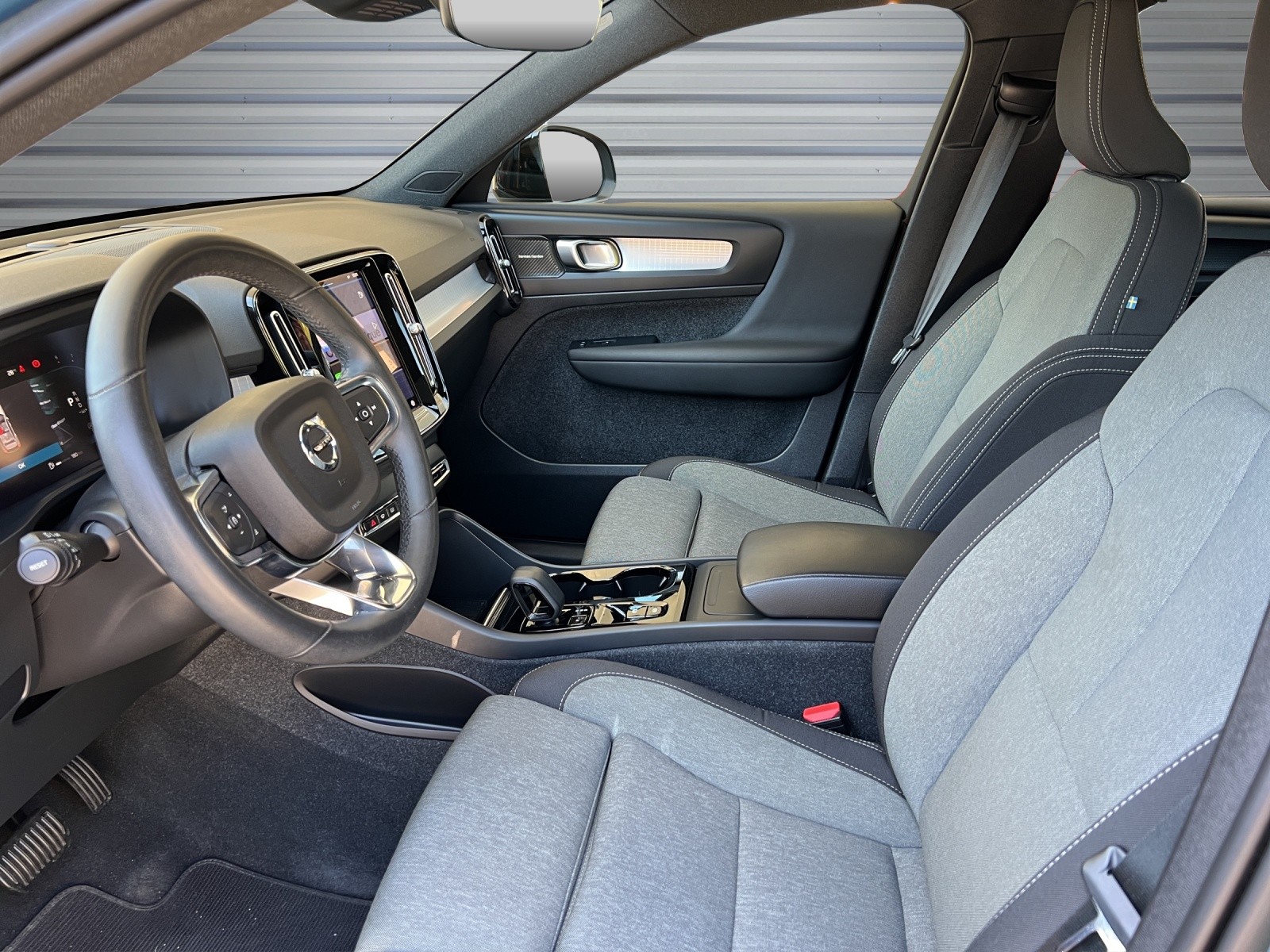 VOLVO XC40 B4 Benzin Mild Hybrid AWD Plus Dark DCT-image-9