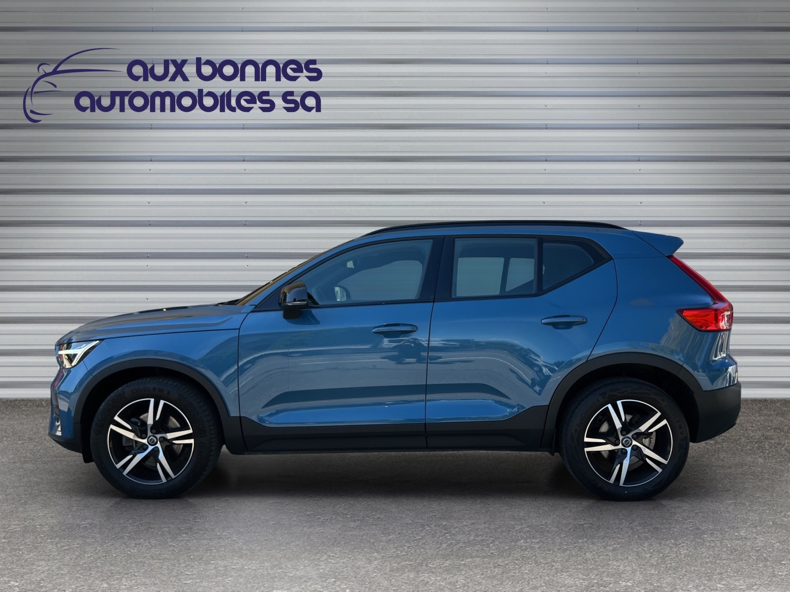 VOLVO XC40 B4 Benzin Mild Hybrid AWD Plus Dark DCT-showroom-element-2
