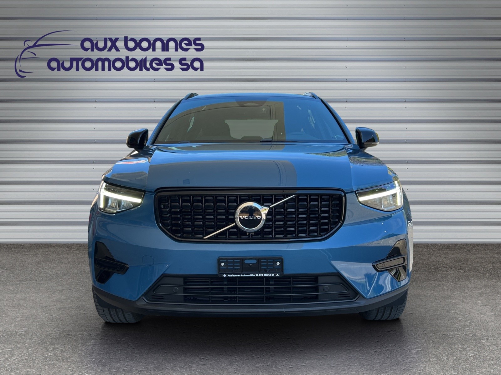 VOLVO XC40 B4 Benzin Mild Hybrid AWD Plus Dark DCT-showroom-element-3