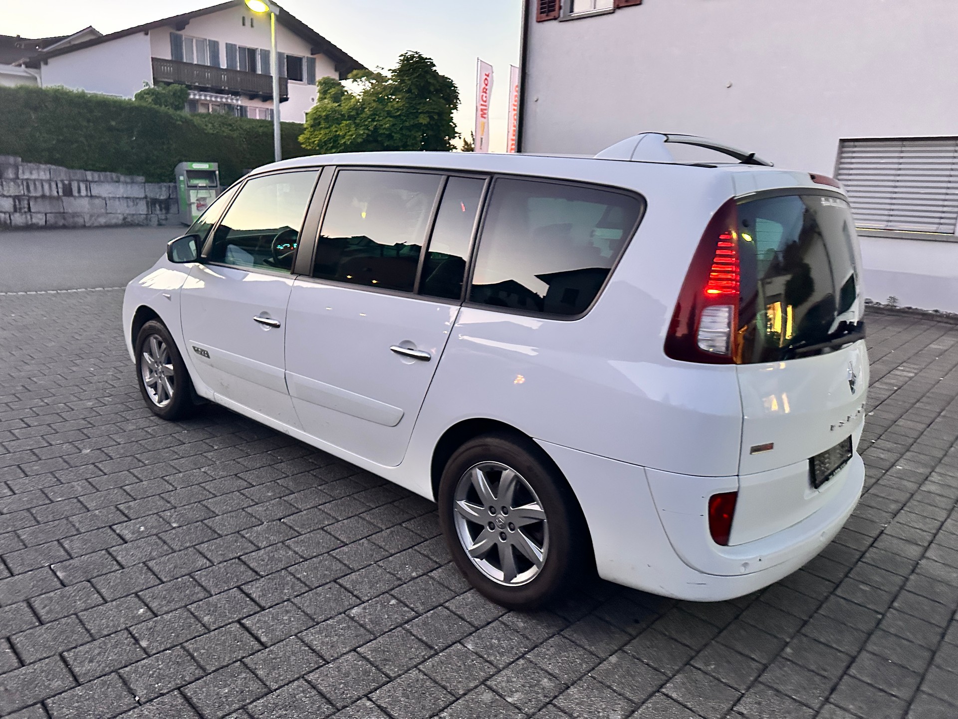 RENAULT Grand Espace 2.0 dCi Swiss Edition-showroom-element-1
