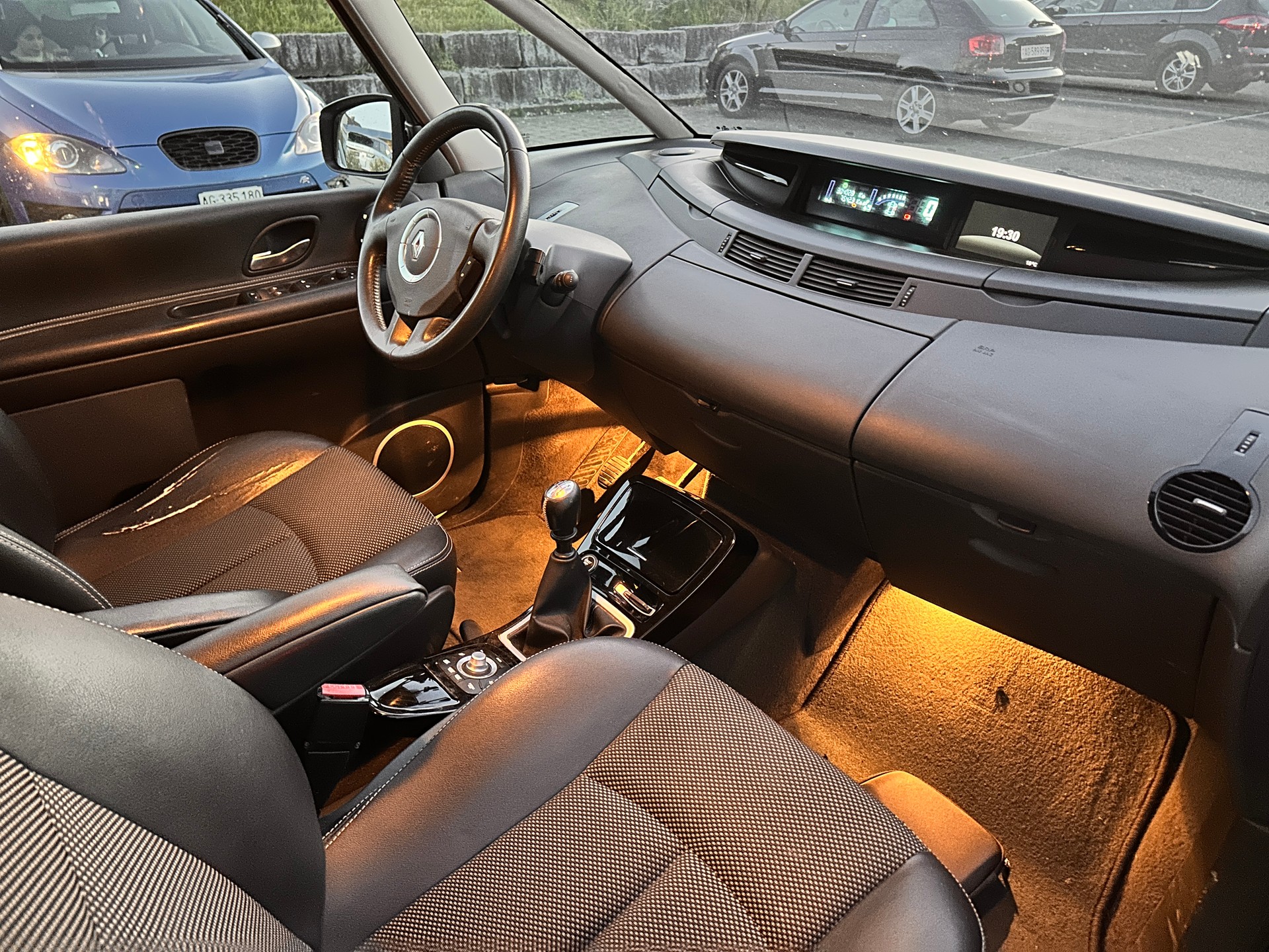 RENAULT Grand Espace 2.0 dCi Swiss Edition-image-10