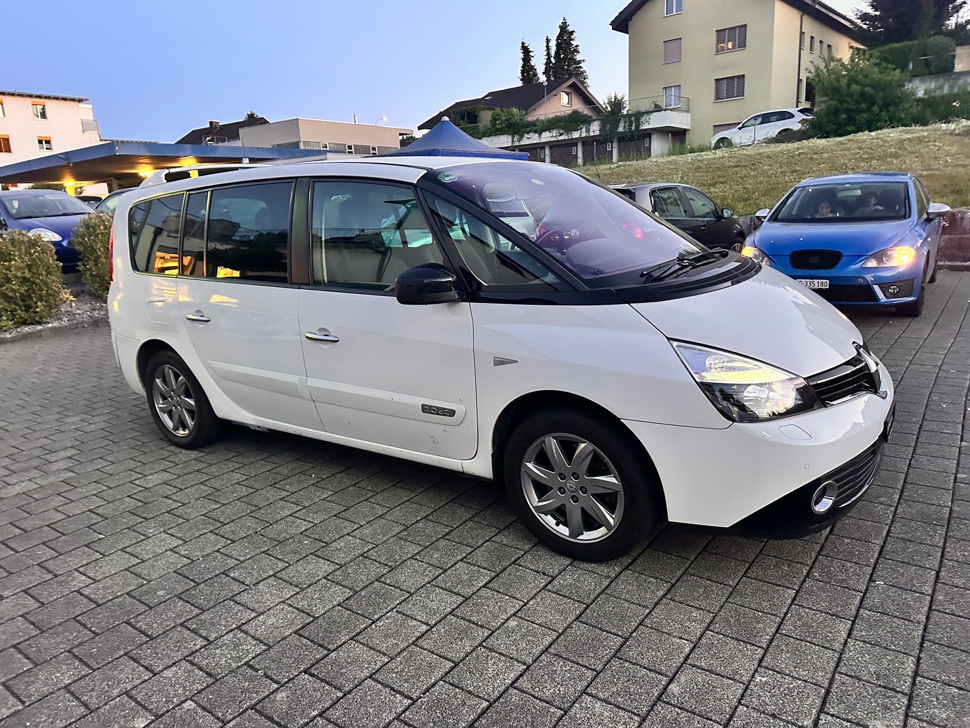 RENAULT Grand Espace 2.0 dCi Swiss Edition-image-4