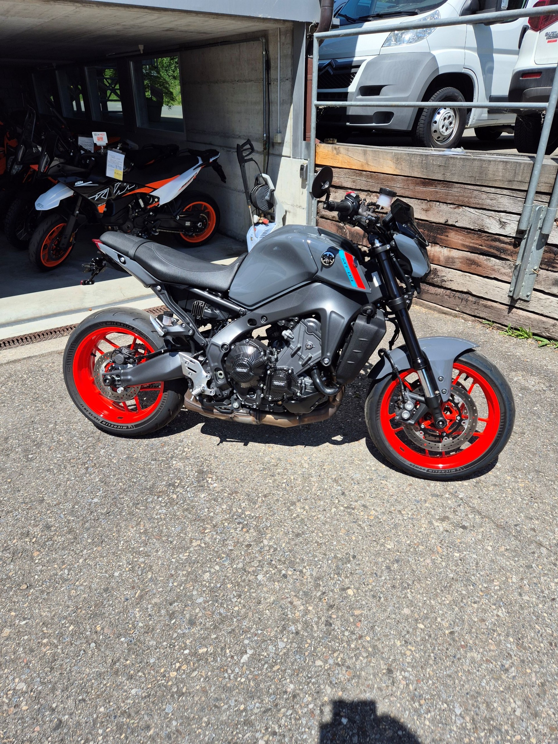 YAMAHA MT-09