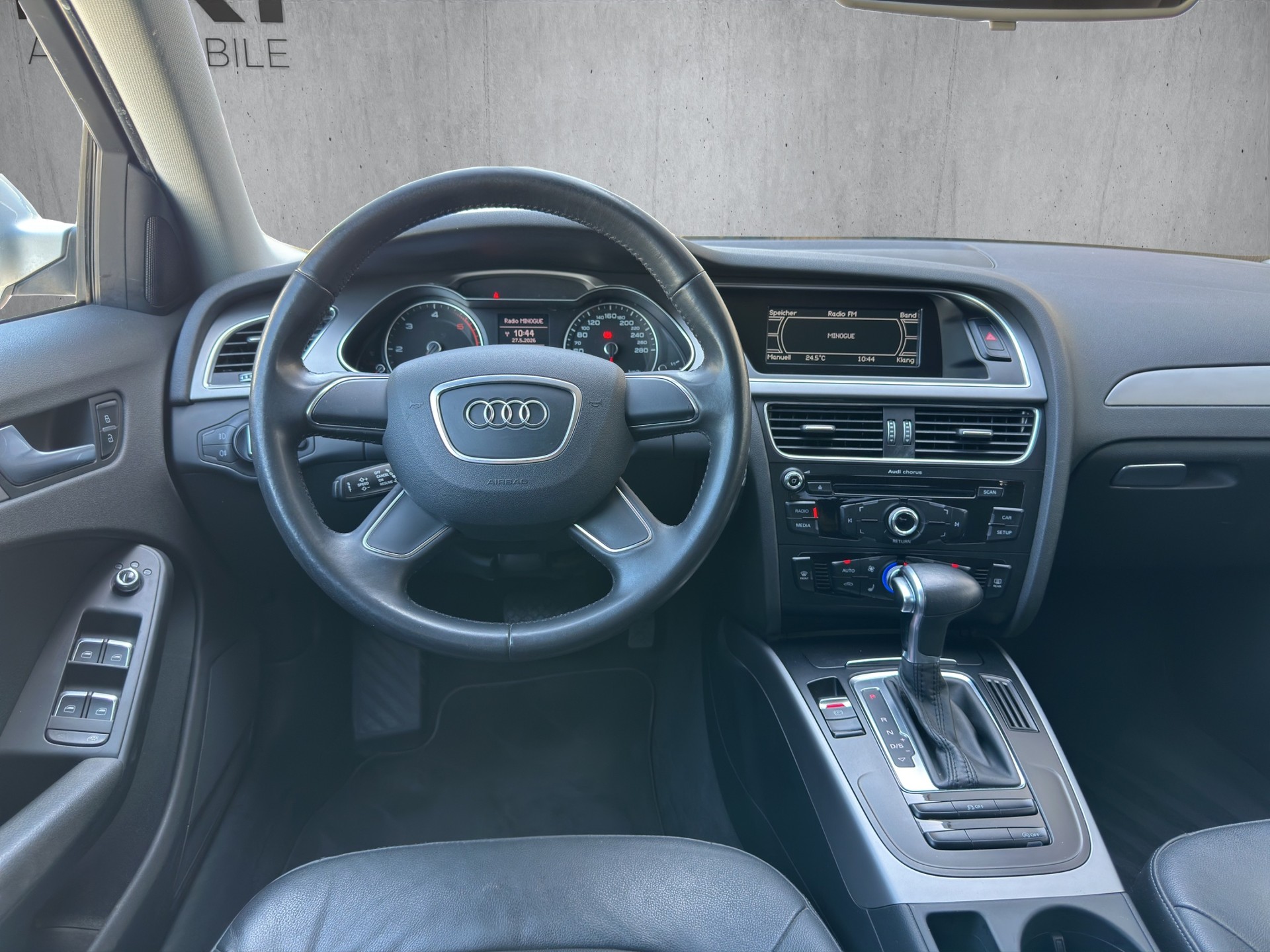 AUDI A4 Avant 2.0 TDI 177 quattro S-Tronic-image-9