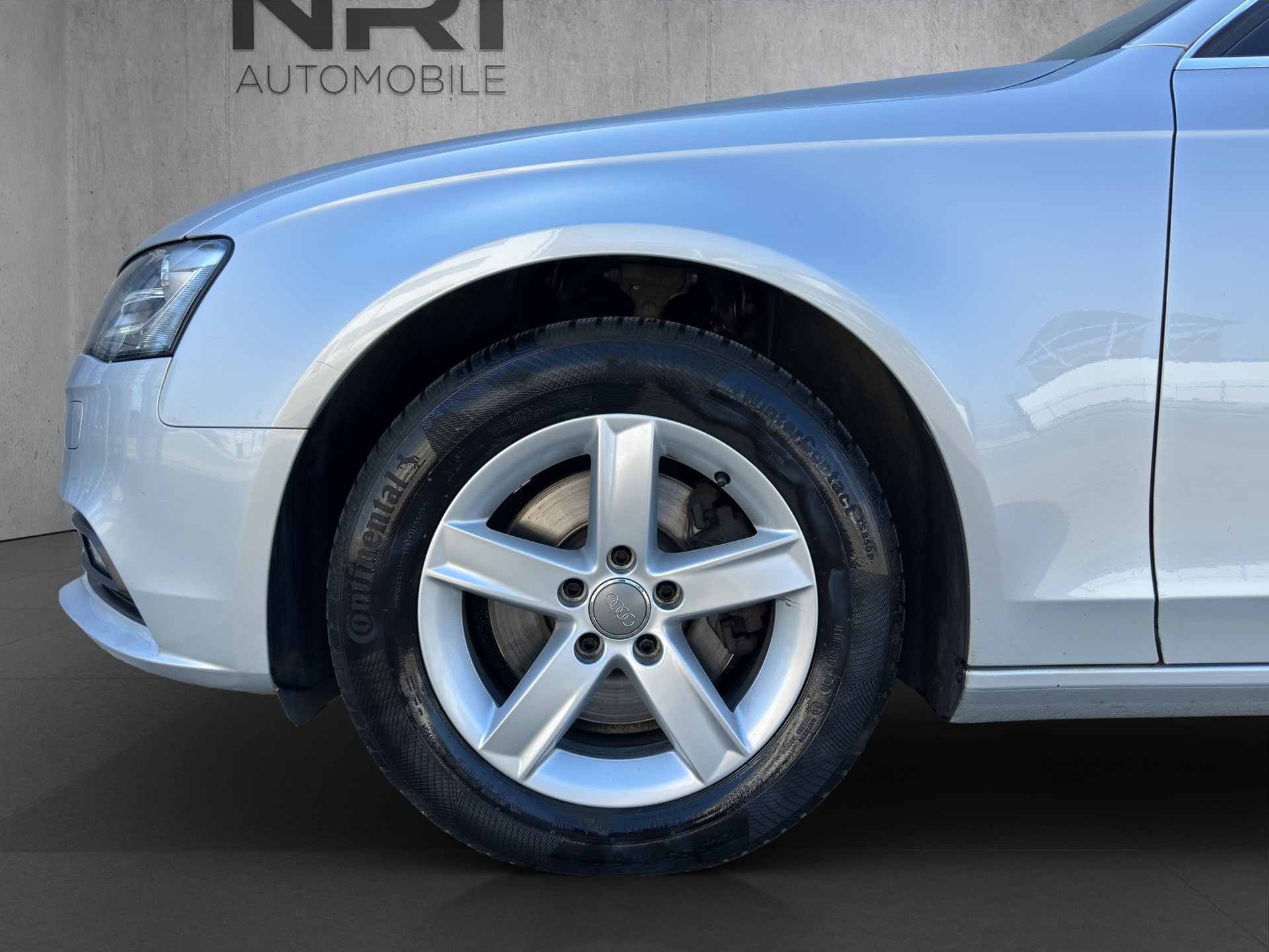 AUDI A4 Avant 2.0 TDI 177 quattro S-Tronic-image-8