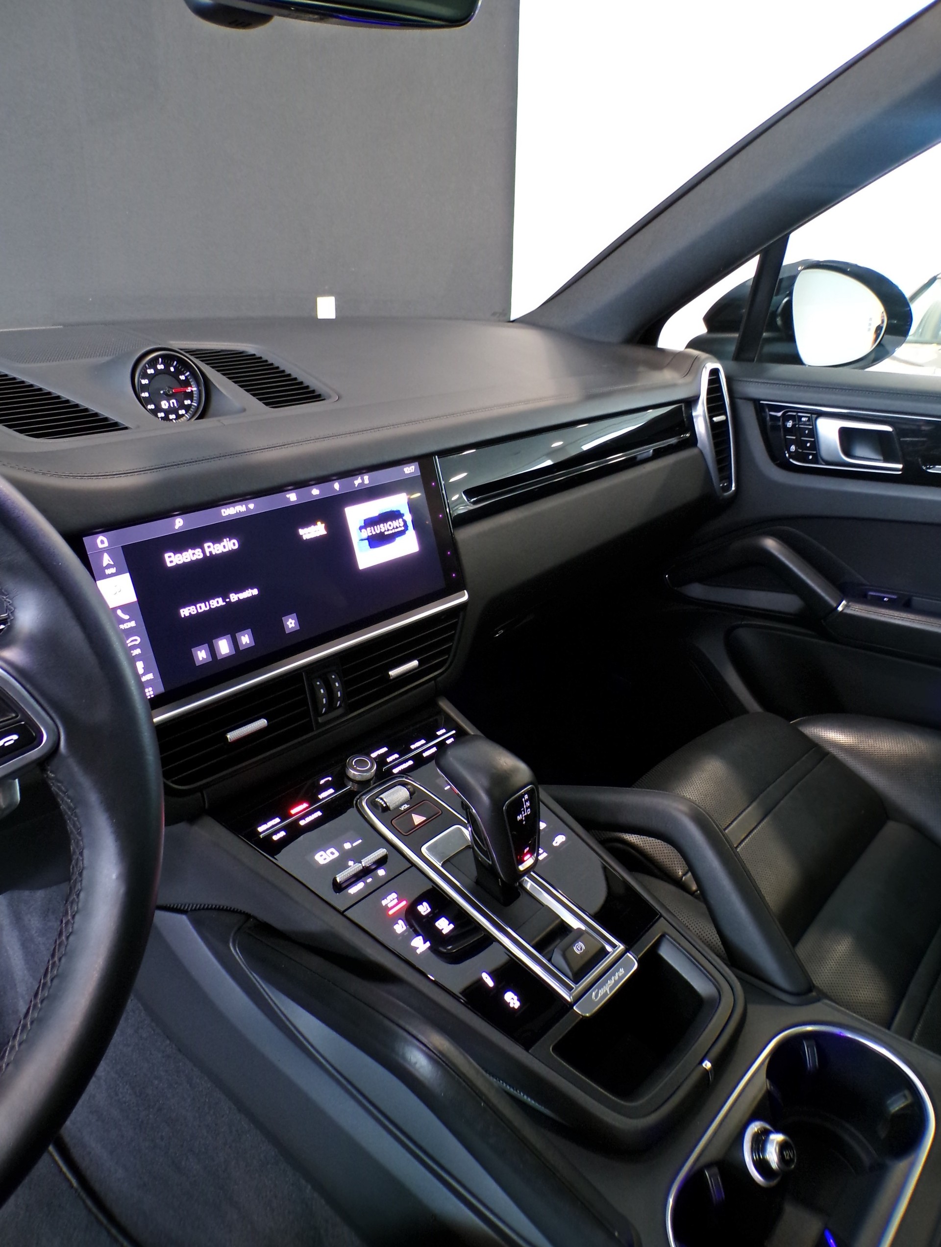 PORSCHE Cayenne Coupé-image-17