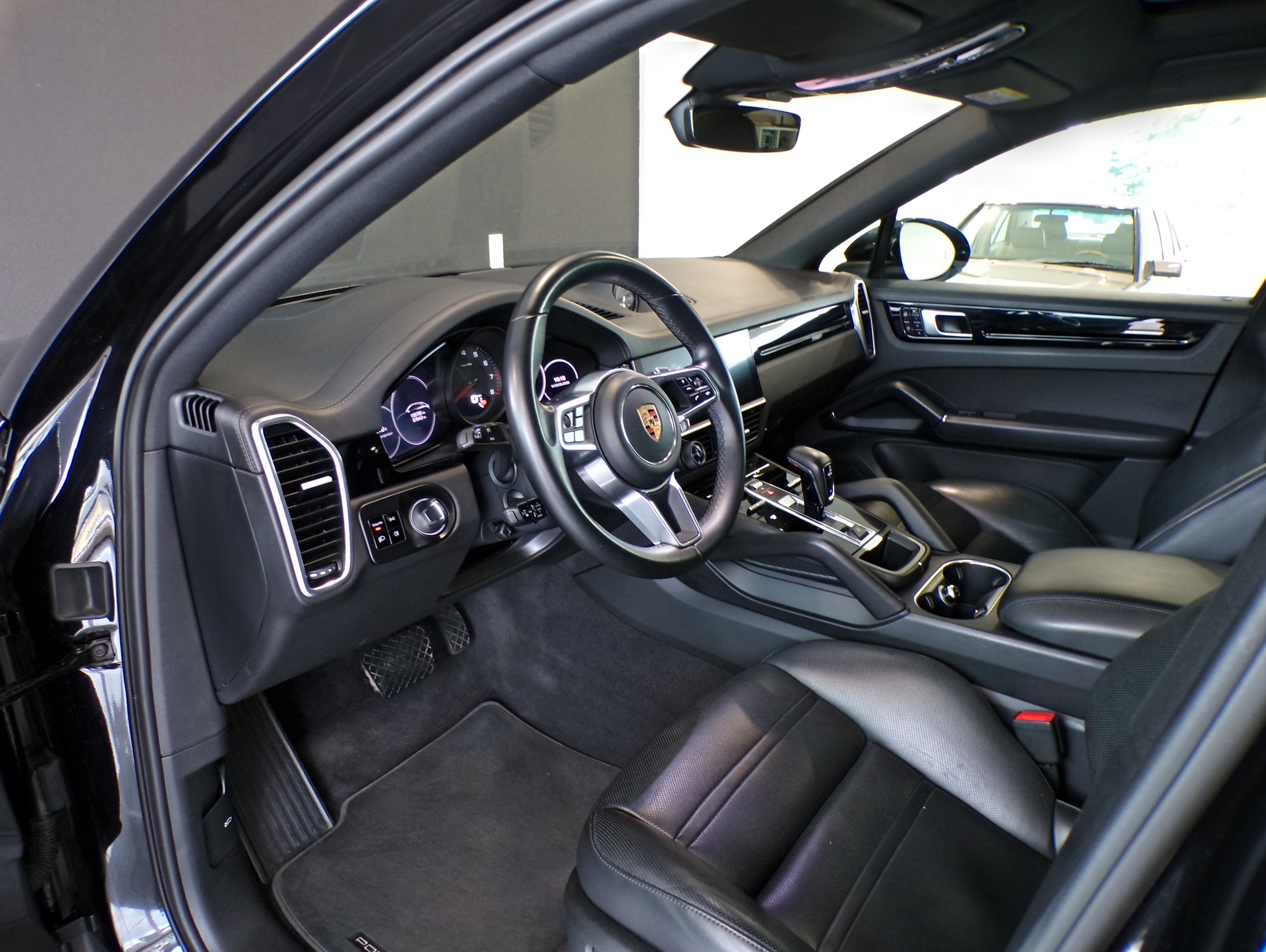 PORSCHE Cayenne Coupé-image-16