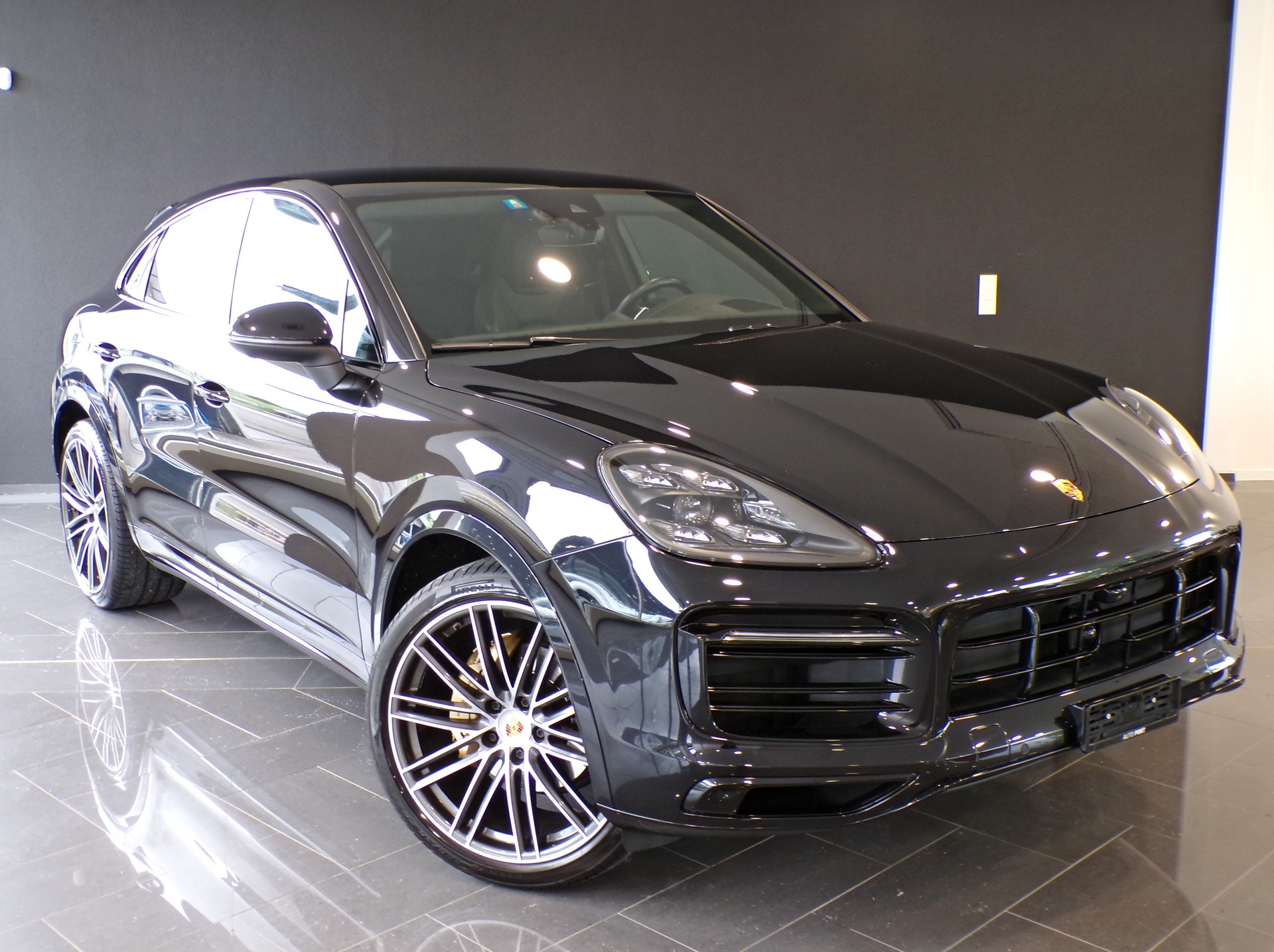 PORSCHE Cayenne Coupé-showroom-element-2