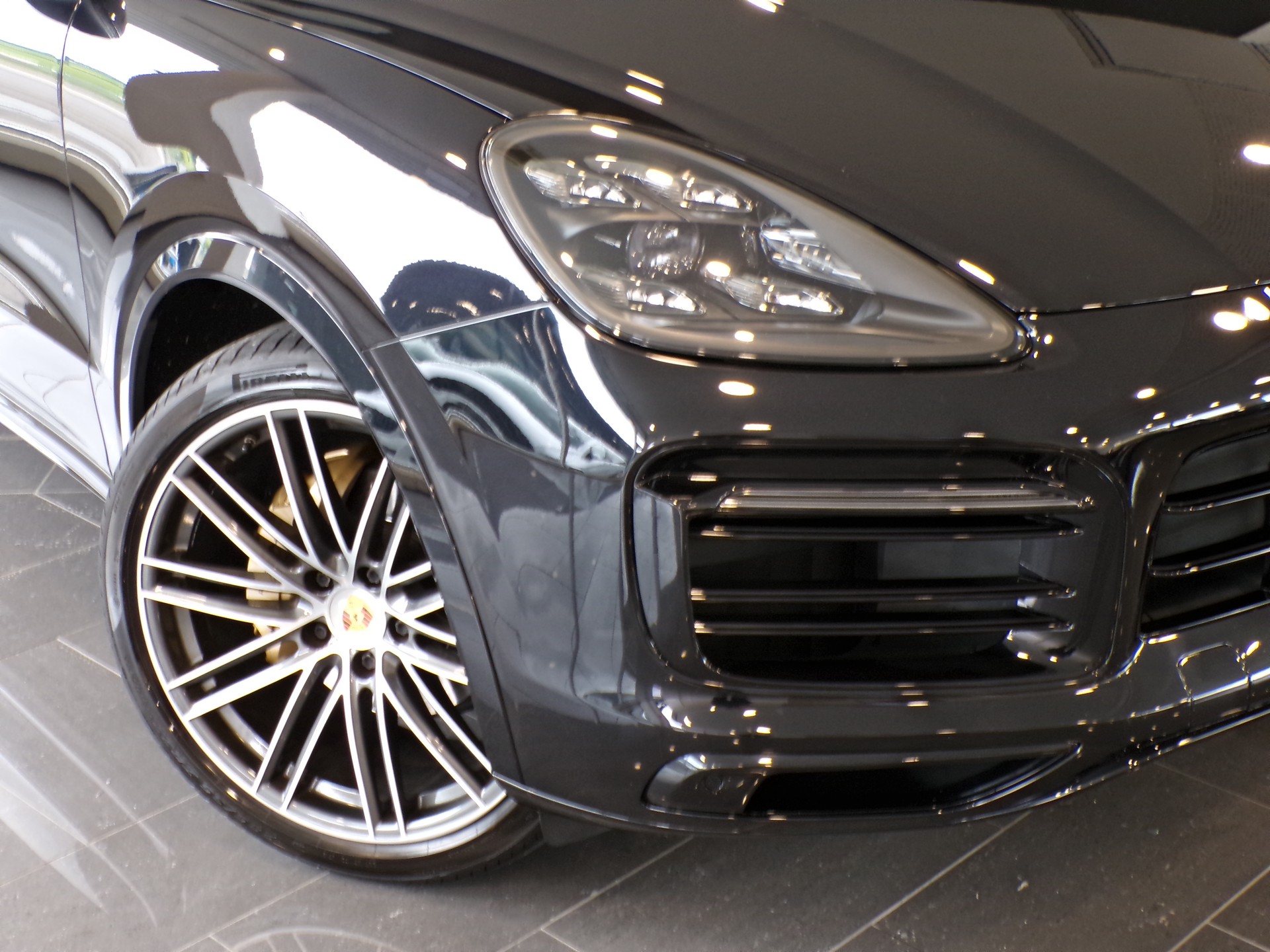 PORSCHE Cayenne Coupé-image-5