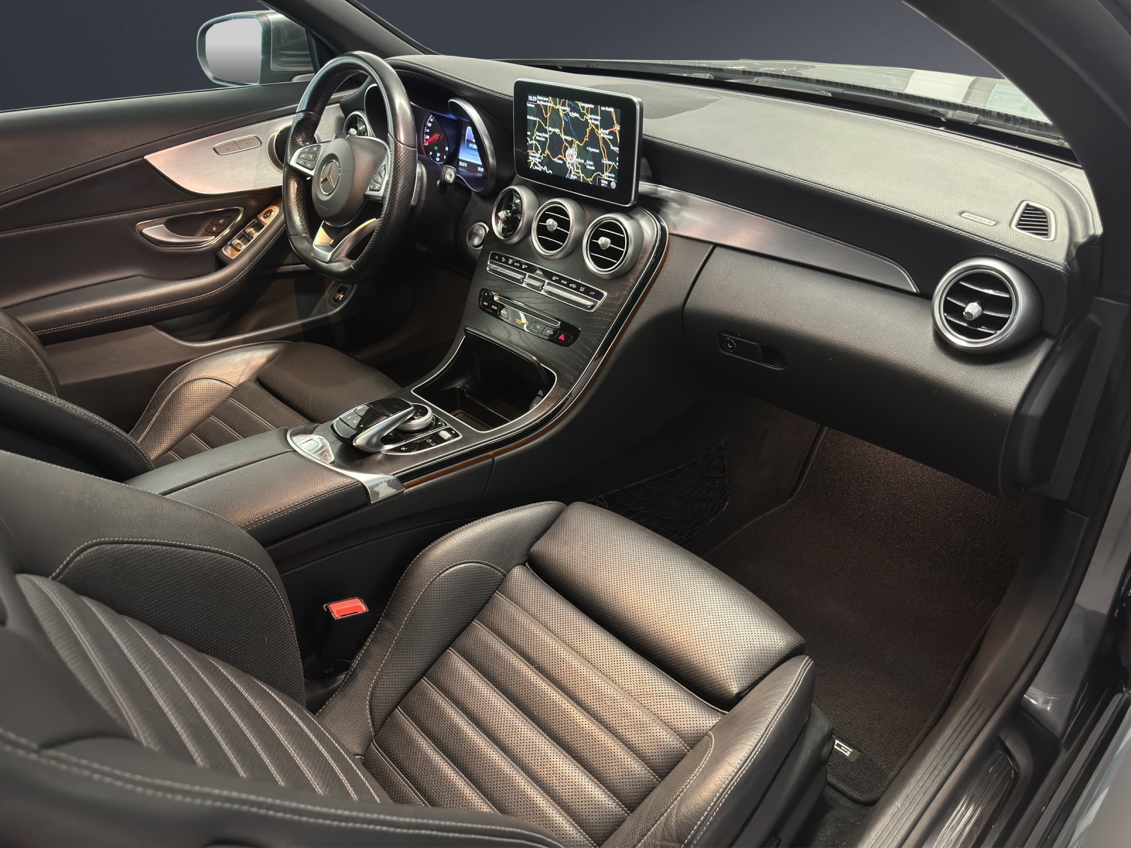MERCEDES-BENZ C 200 AMG Line 4Matic-image-6