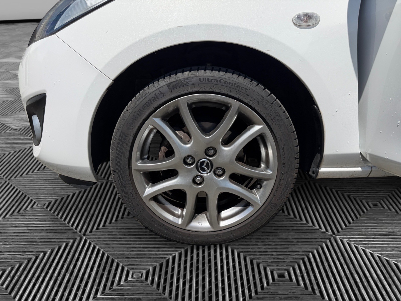 MAZDA 2 1.3i 16V Exclusive-image-8