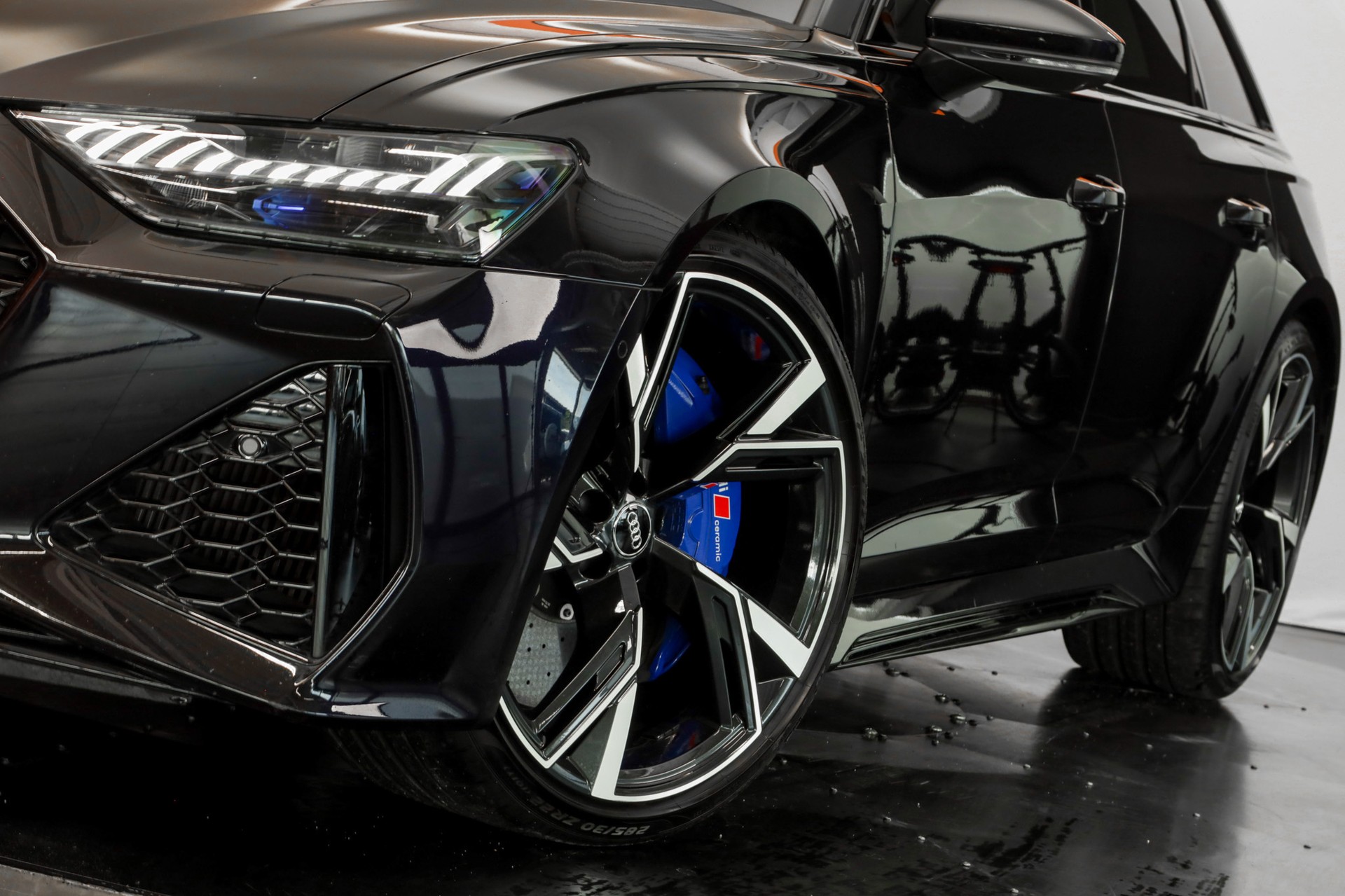 AUDI RS6 Avant 4.0 TFSI V8 quattro-image-13