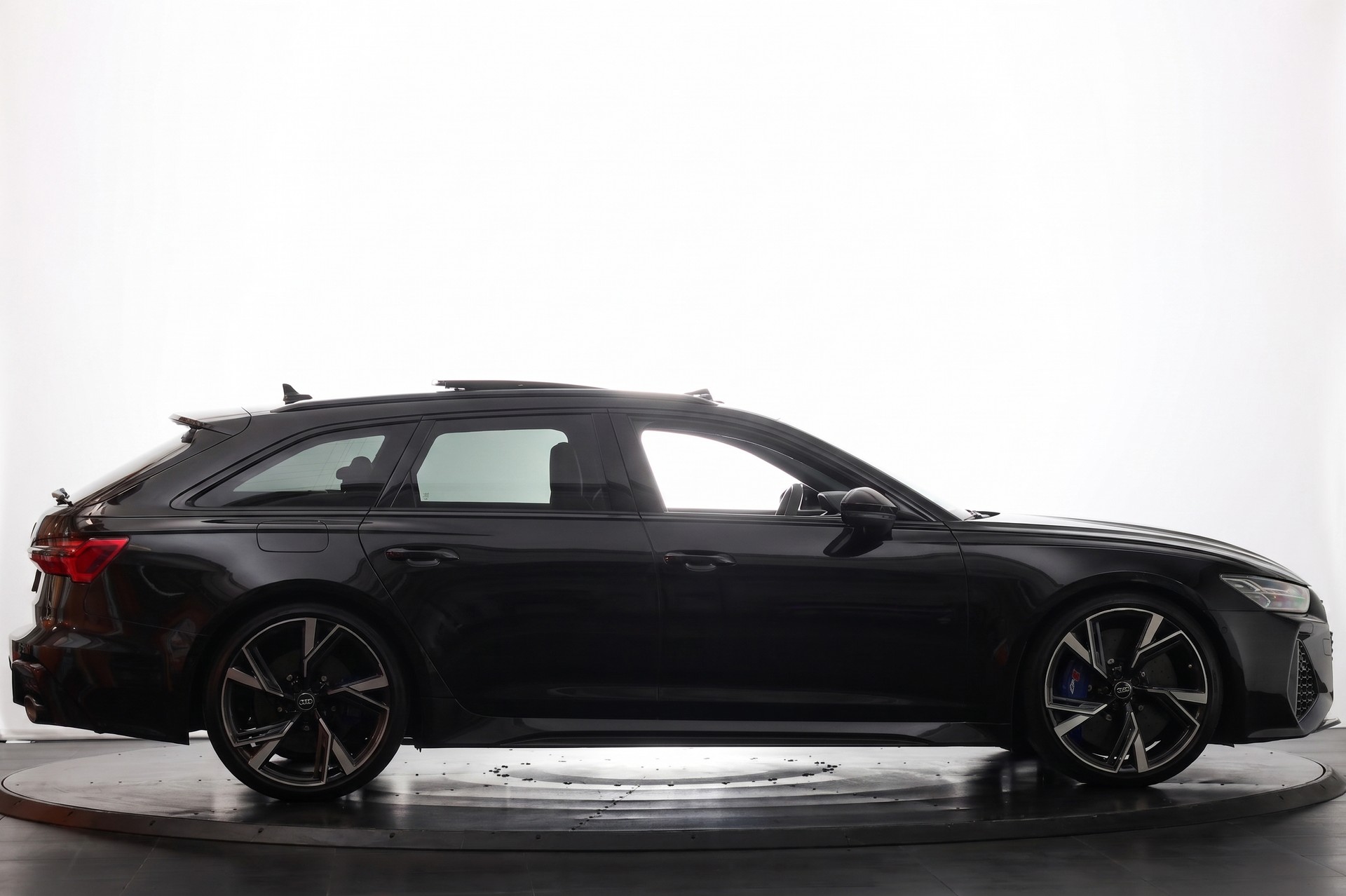 AUDI RS6 Avant 4.0 TFSI V8 quattro-image-4