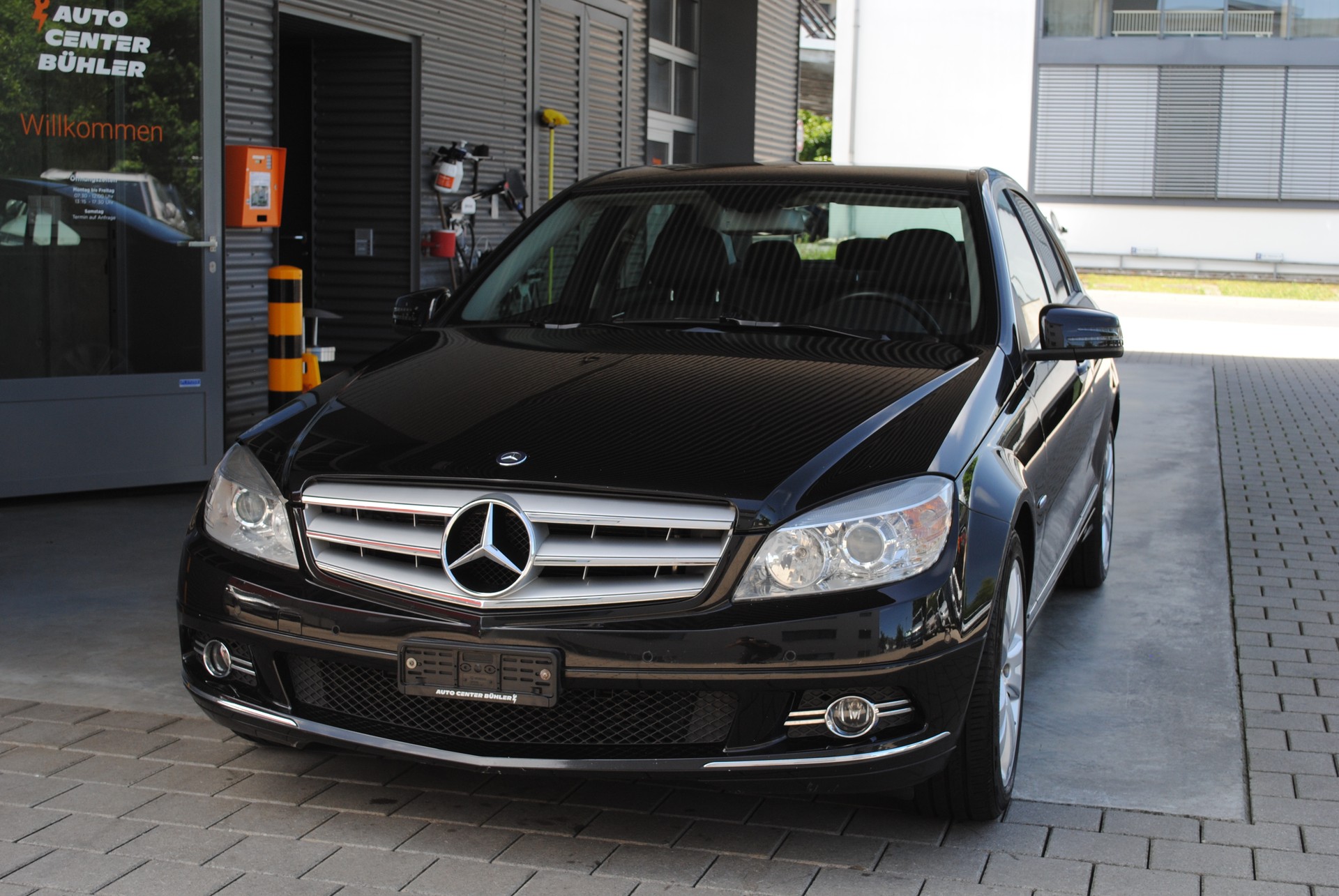 MERCEDES-BENZ C 180 Kompressor BlueEff. Avantgarde Aut.-showroom-element-1