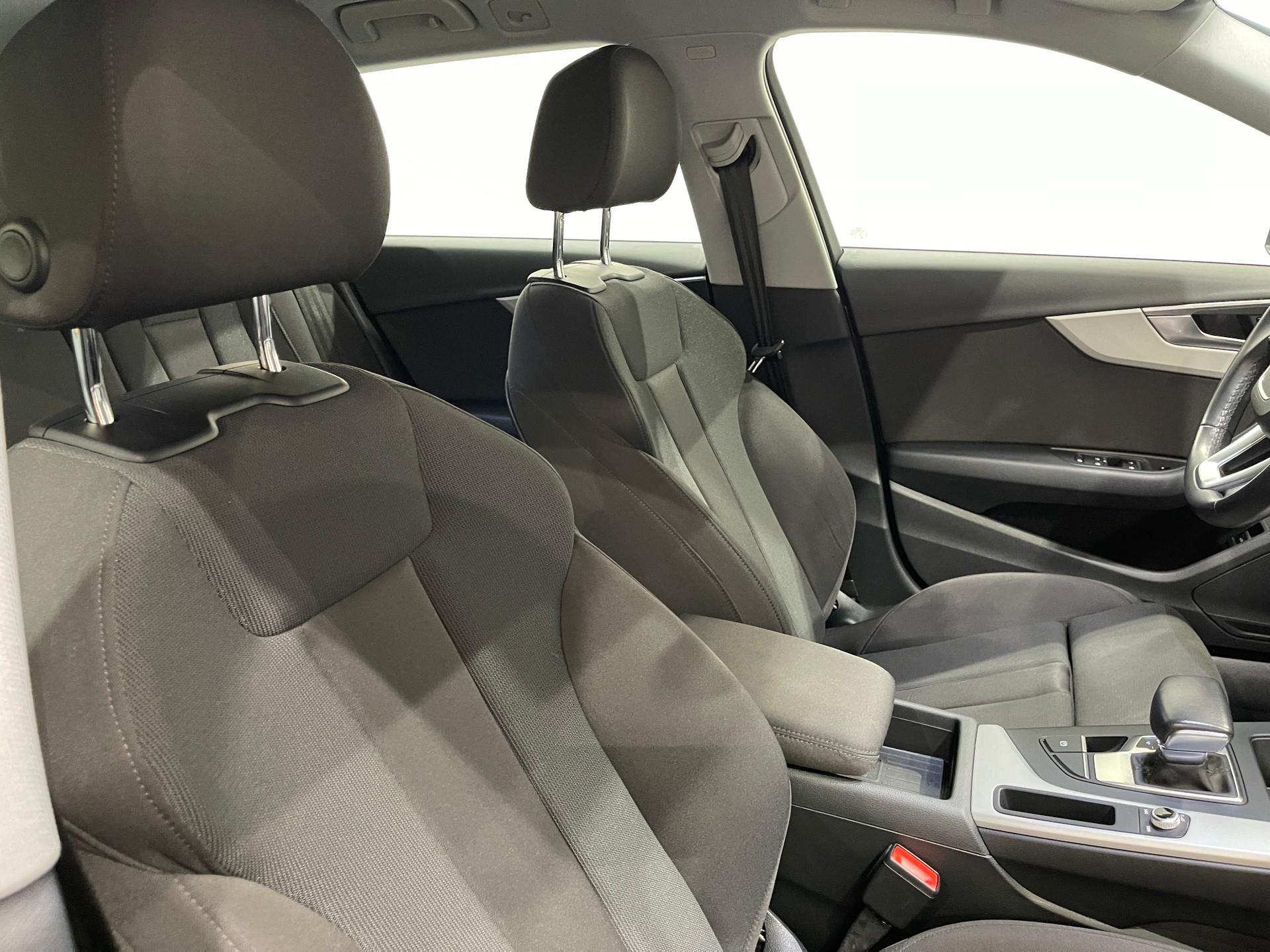 AUDI A4 Avant 40 TDI S line S-tronic-image-15