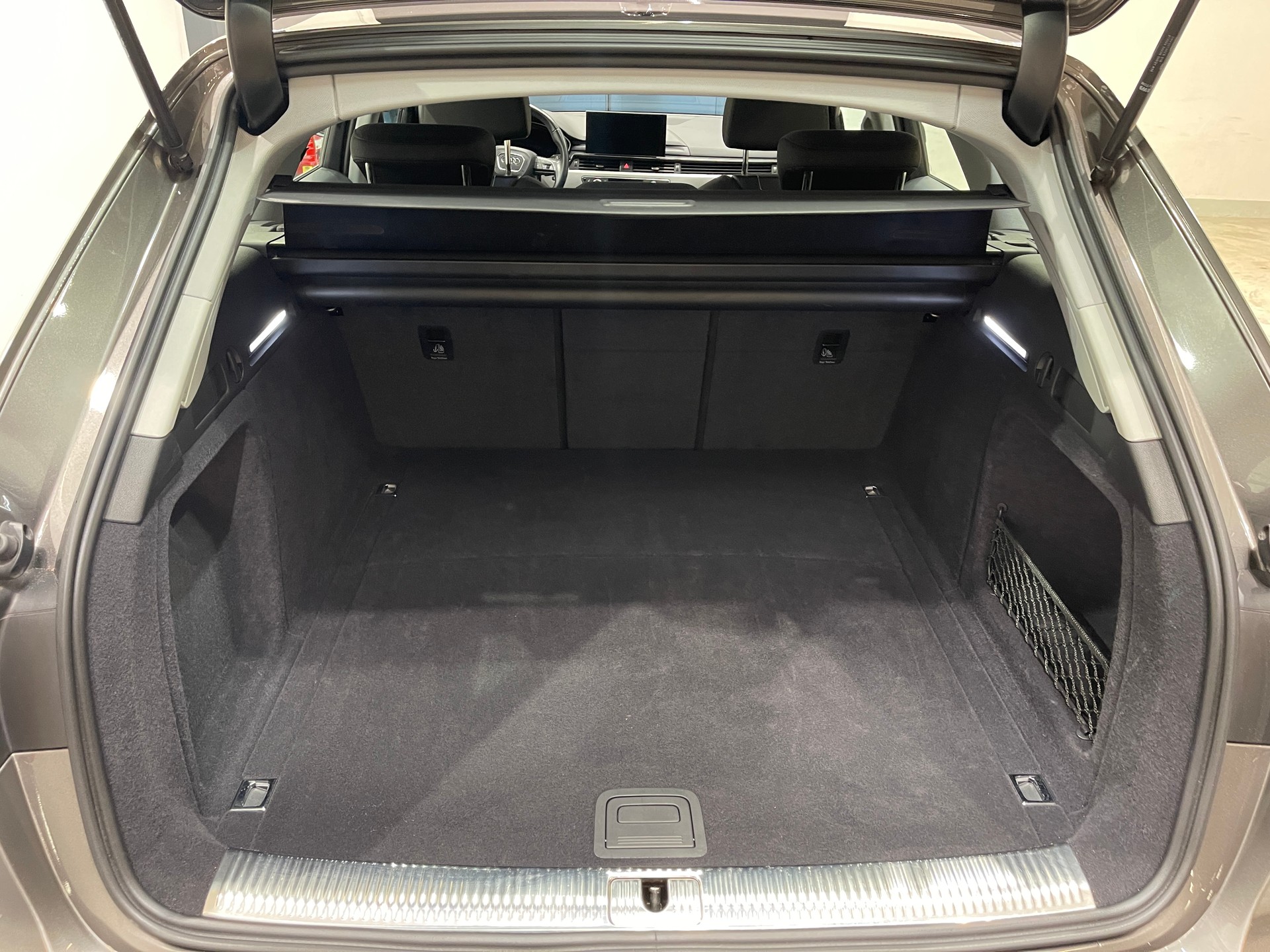 AUDI A4 Avant 40 TDI S line S-tronic-image-12