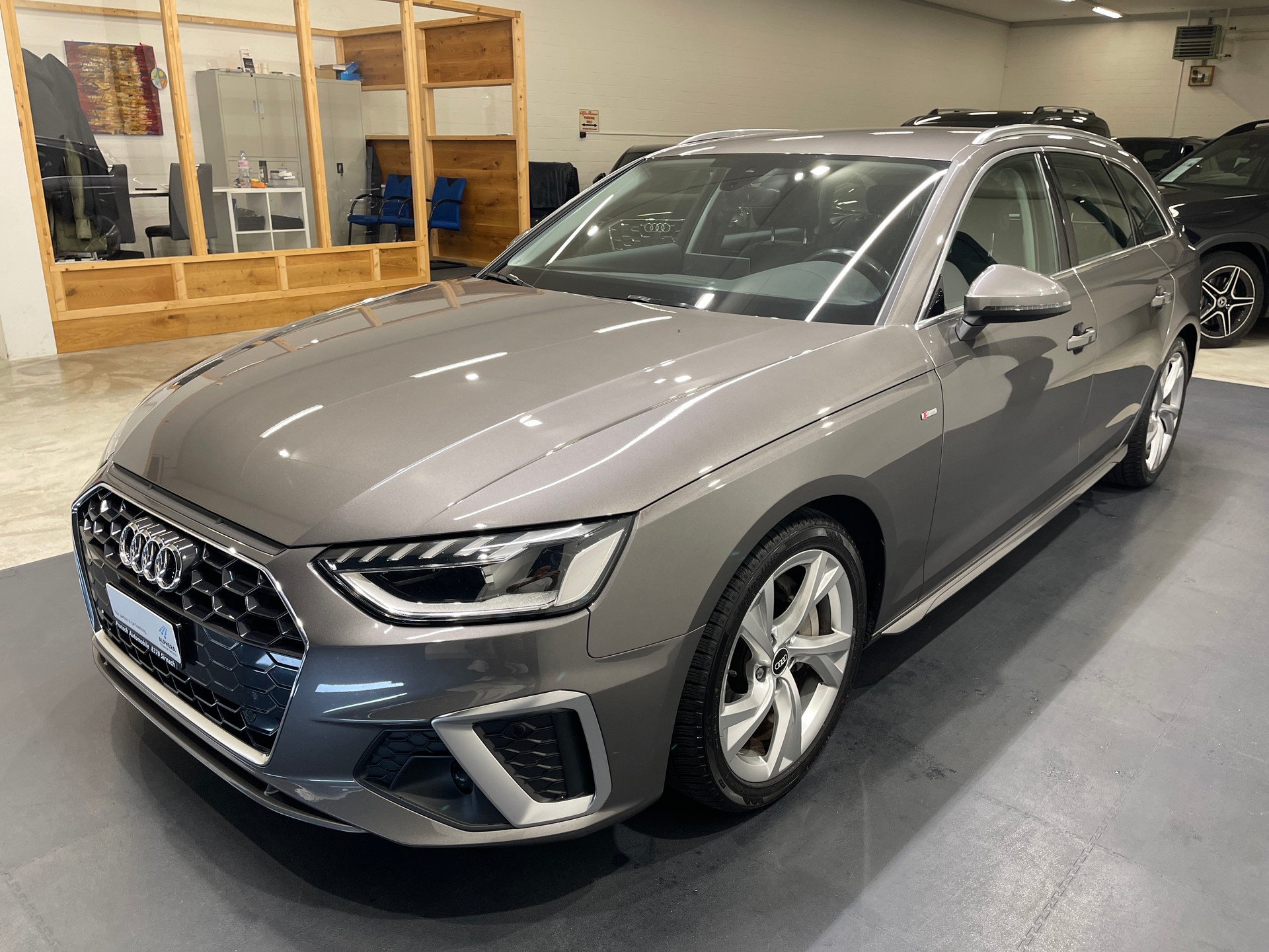 AUDI A4 Avant 40 TDI S line S-tronic-showroom-element-2
