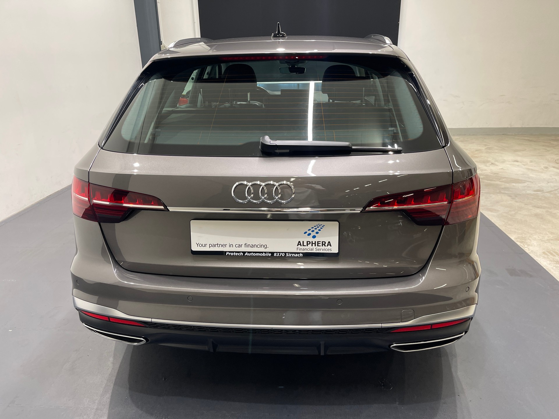 AUDI A4 Avant 40 TDI S line S-tronic-image-5