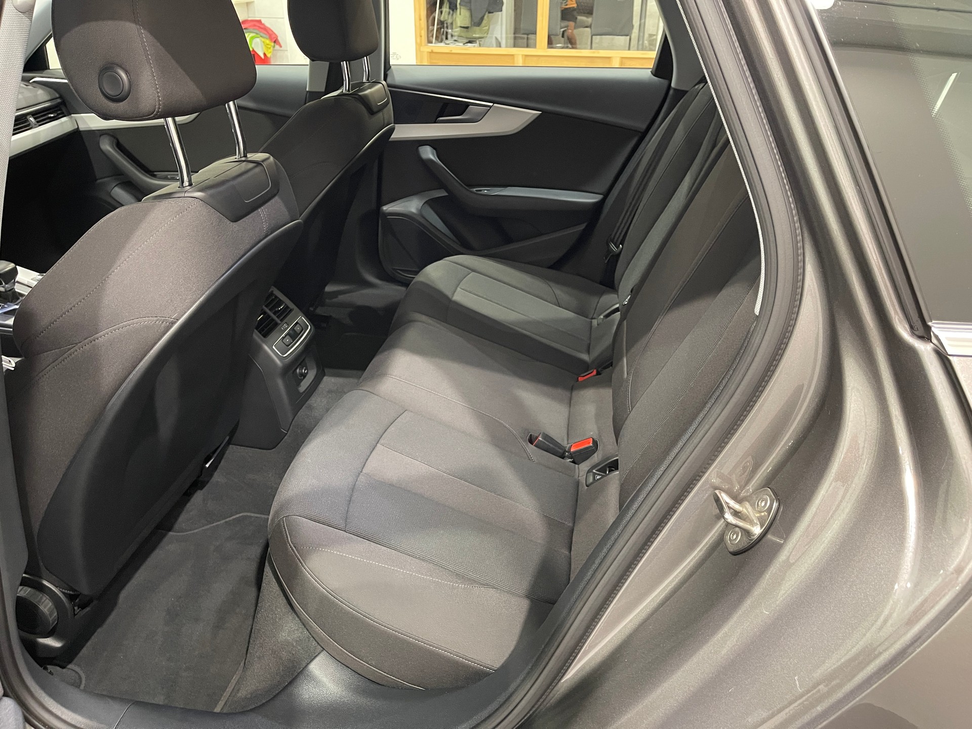 AUDI A4 Avant 40 TDI S line S-tronic-image-11