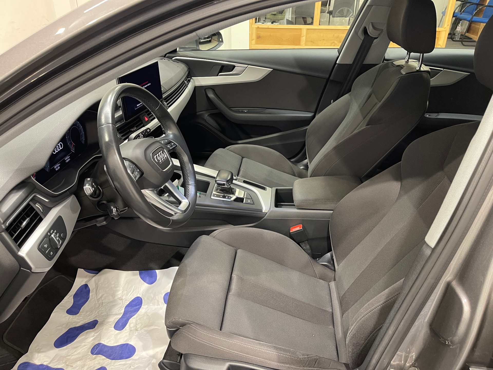AUDI A4 Avant 40 TDI S line S-tronic-image-8