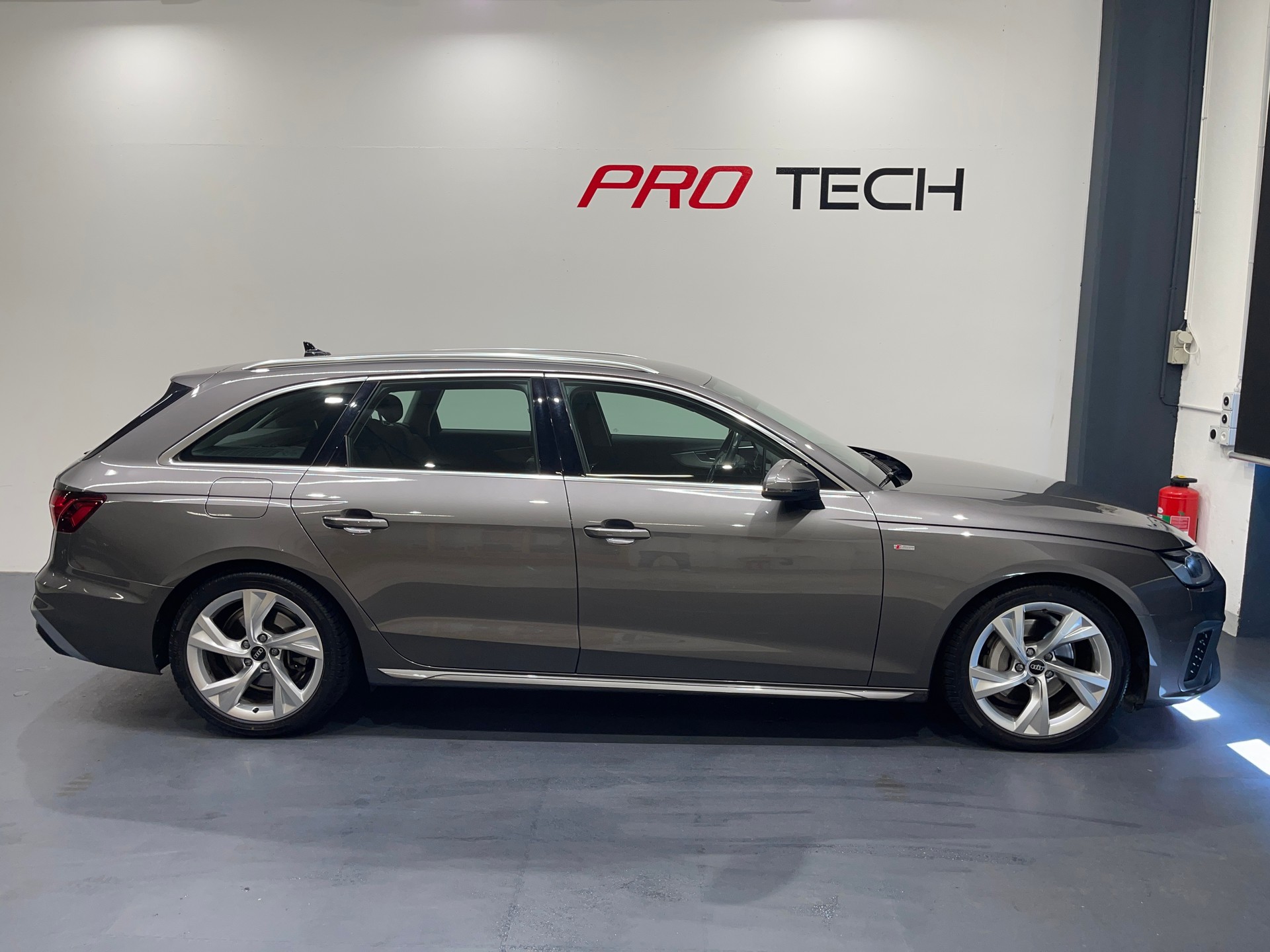AUDI A4 Avant 40 TDI S line S-tronic-showroom-element-1