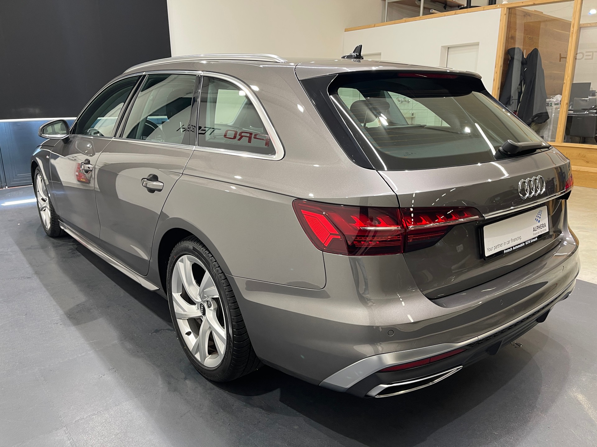 AUDI A4 Avant 40 TDI S line S-tronic-image-6