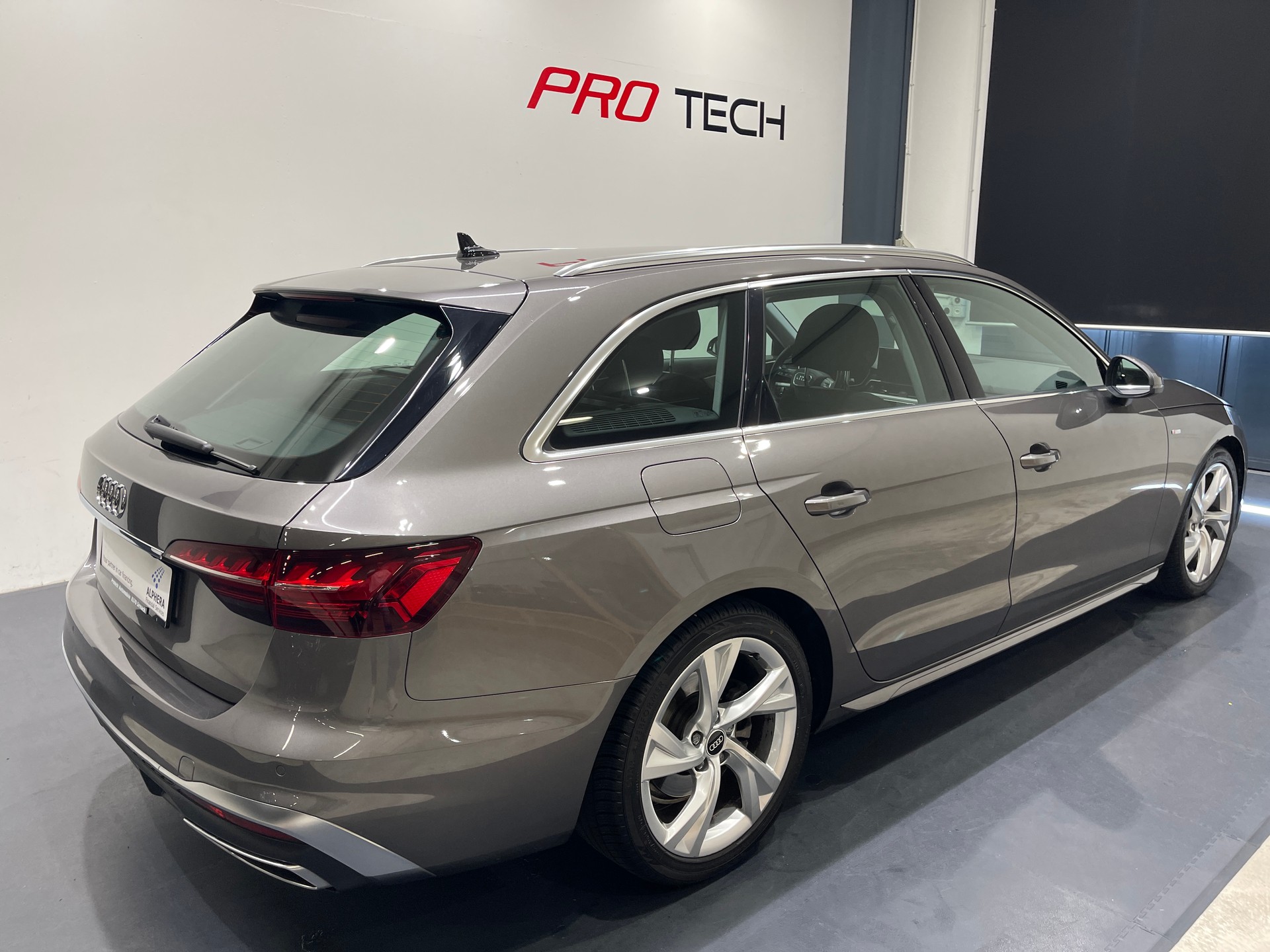 AUDI A4 Avant 40 TDI S line S-tronic-image-4
