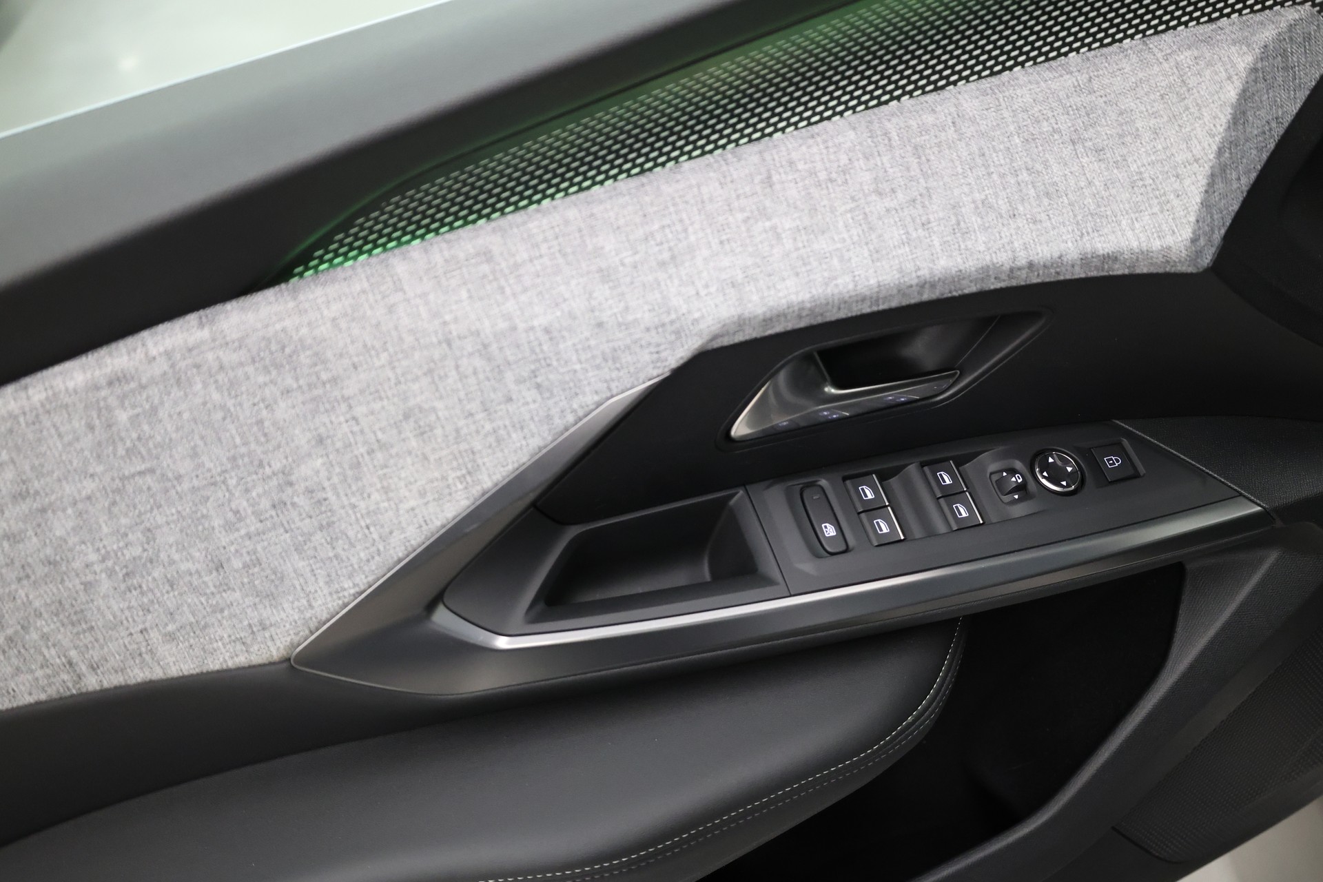 PEUGEOT 5008 e-GT Exclusive-image-25