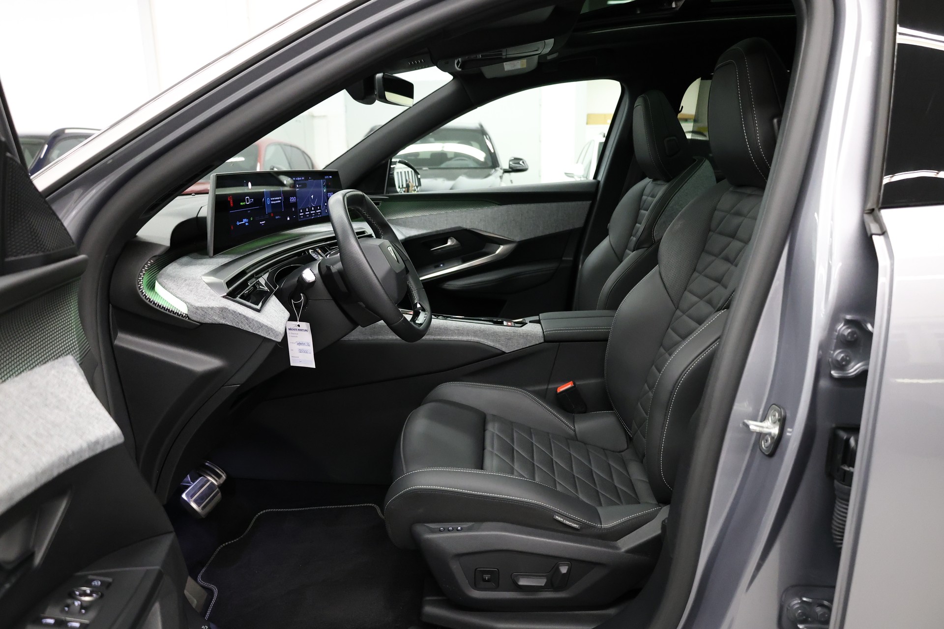 PEUGEOT 5008 e-GT Exclusive-image-15