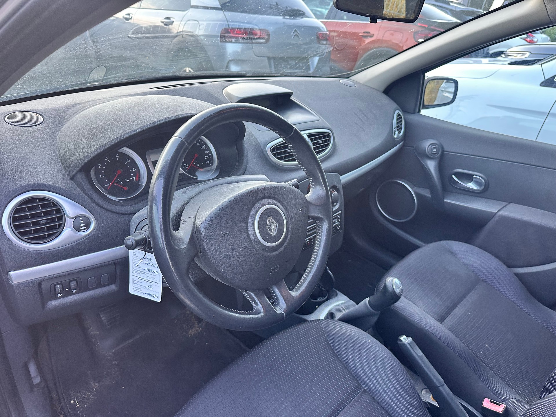 RENAULT Clio 1.4 16V "EMBRAYAGE A CHANGER"-image-5