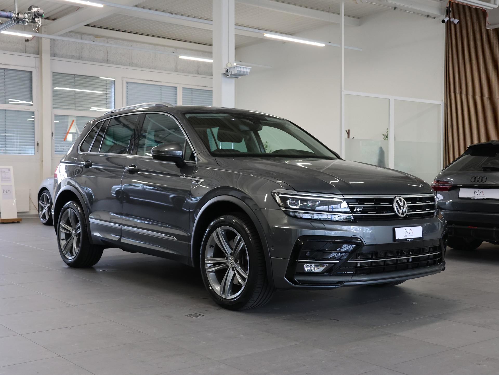 VW Tiguan 2.0TSI Highline 4Motion DSG *Sitzheizung* *Rückfahrkamera*-showroom-element-1