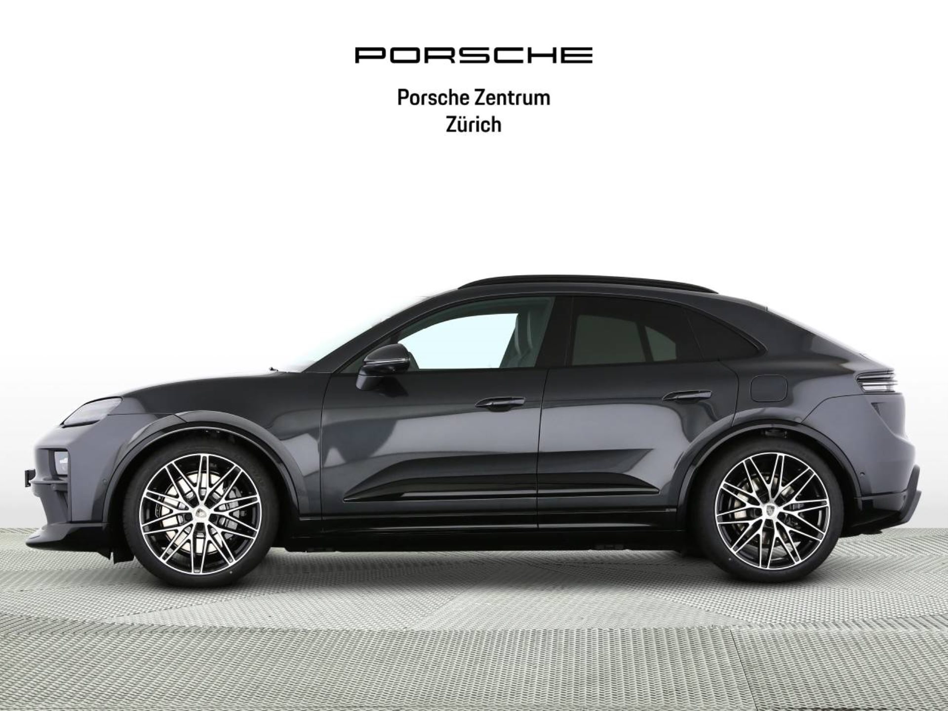 PORSCHE Macan Turbo-showroom-element-1