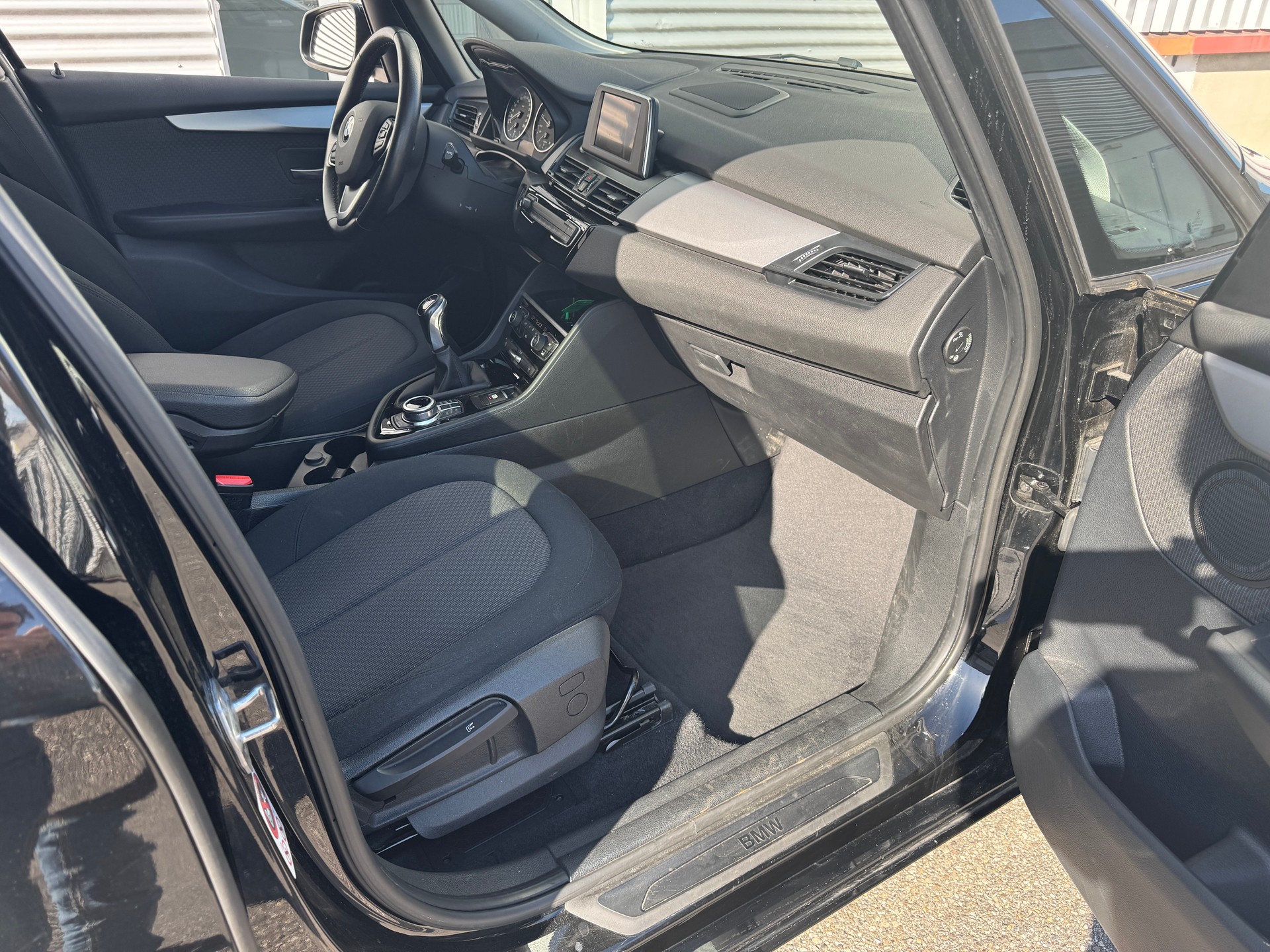 BMW 218i Active Tourer-showroom-element-2