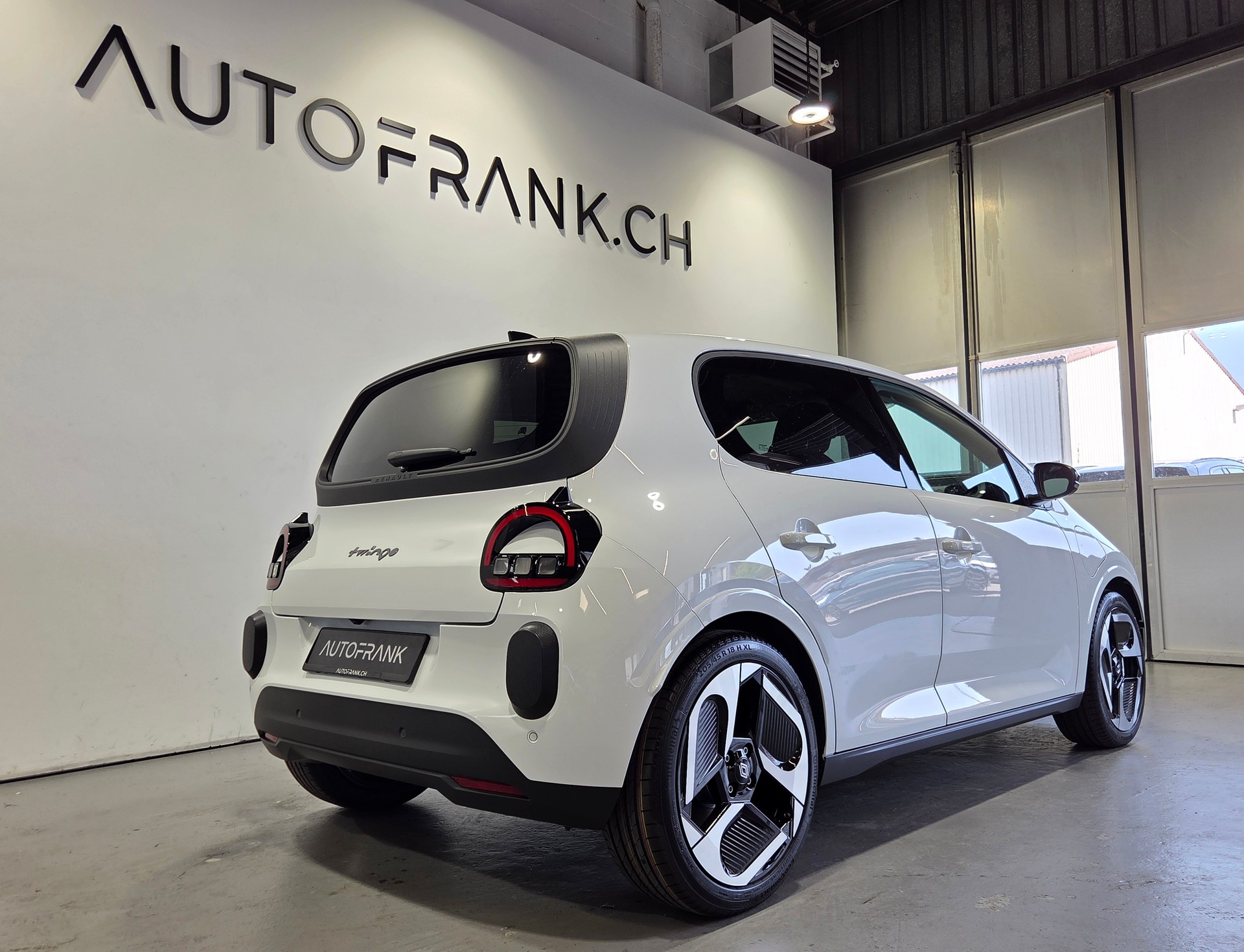 RENAULT Twingo E-Tech Urban Range techno-showroom-element-2